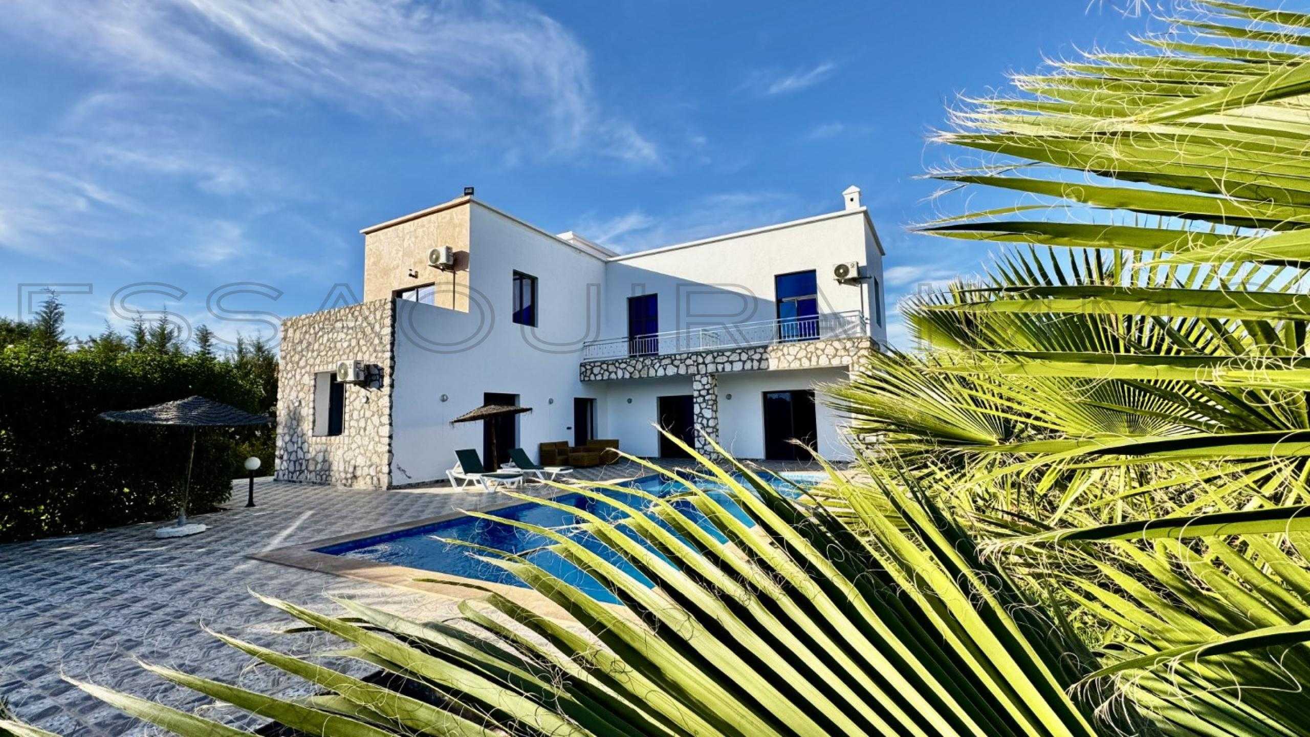 villa avec 4 chambres et 4 salles de bain