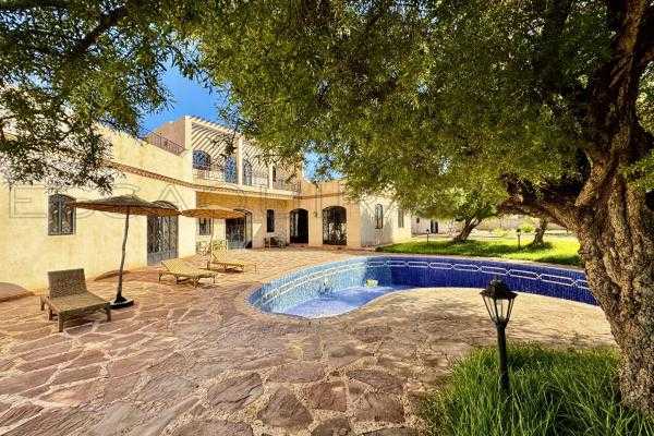 Villa d’Exception avec VNA Définitive – Moderne et Traditionnel Chic