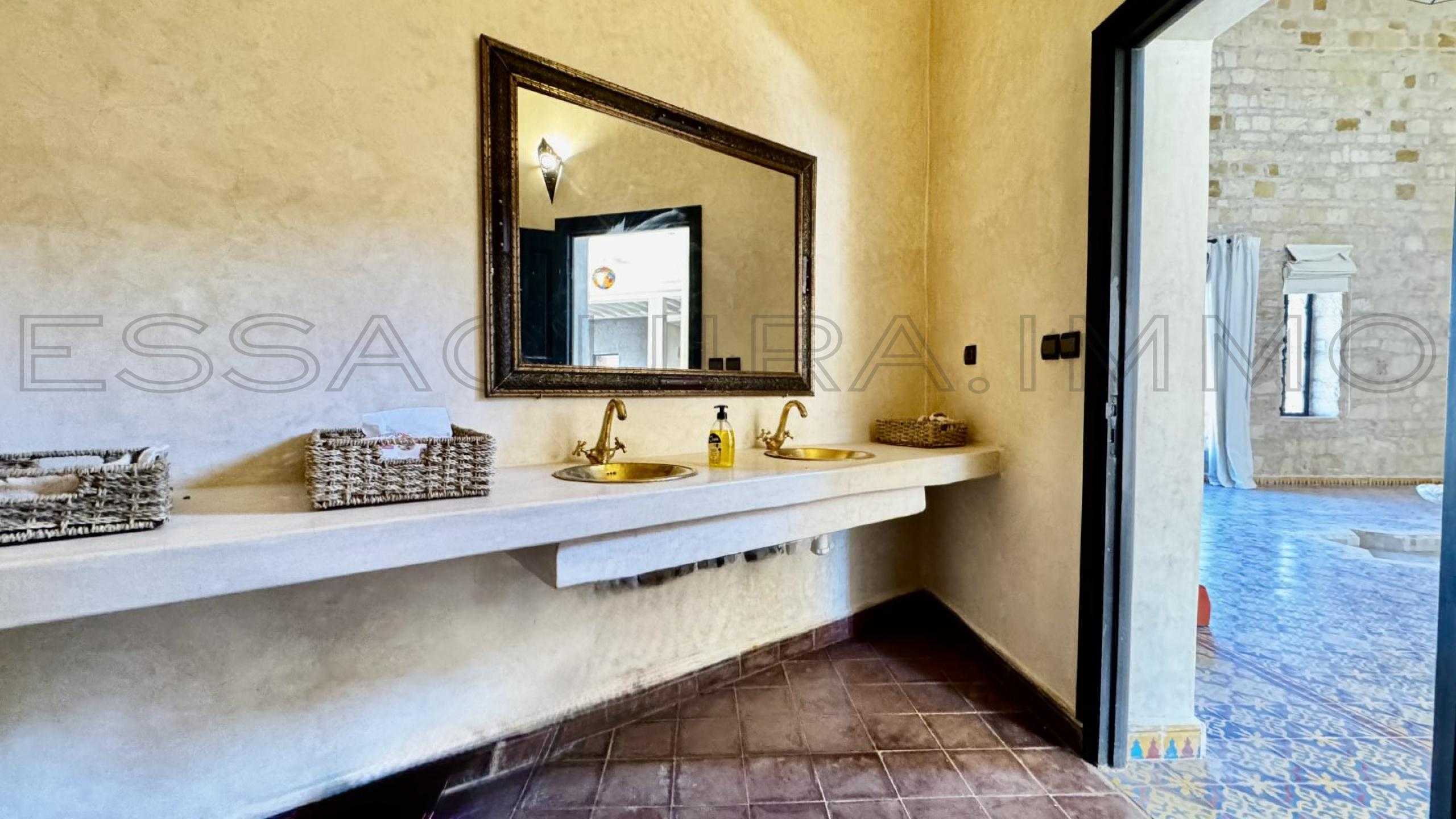 villa avec haut plafond