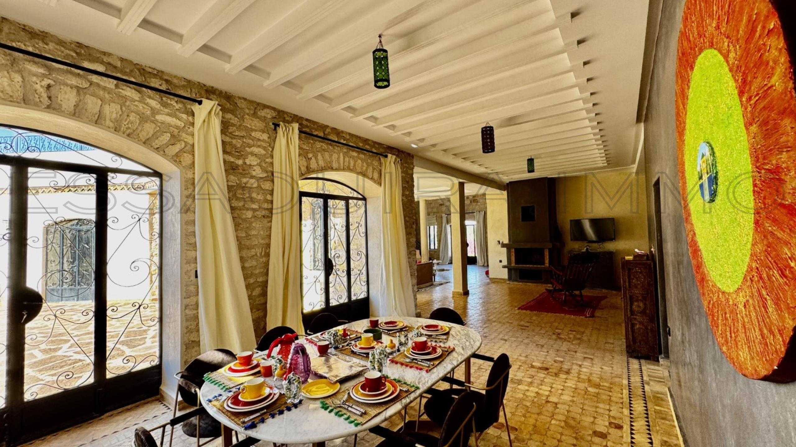 villa de 400 m² sur un terrain de 11,000 m²