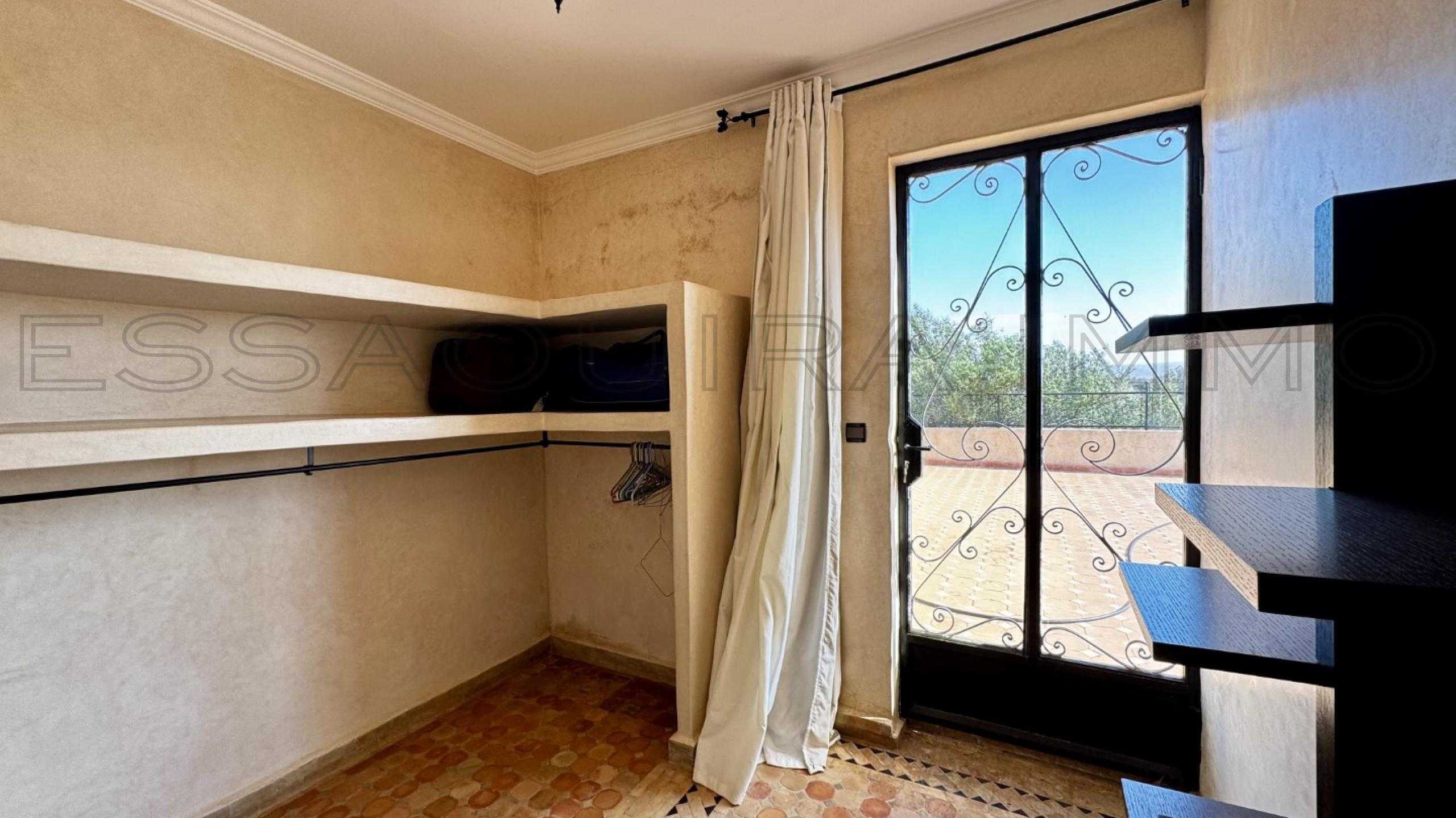 villa de 400 m² sur un terrain de 11,000 m²