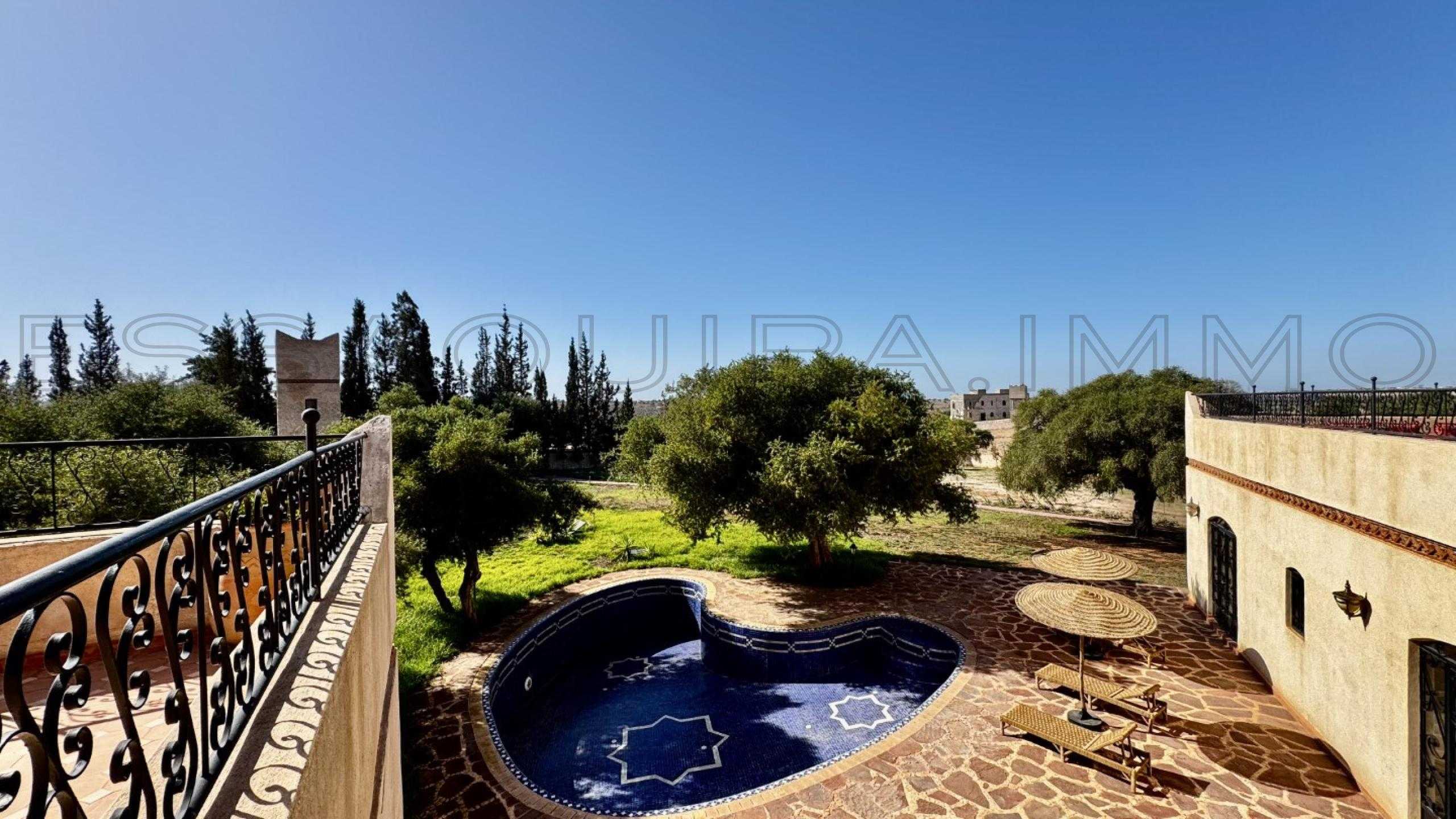 villa avec haut plafond