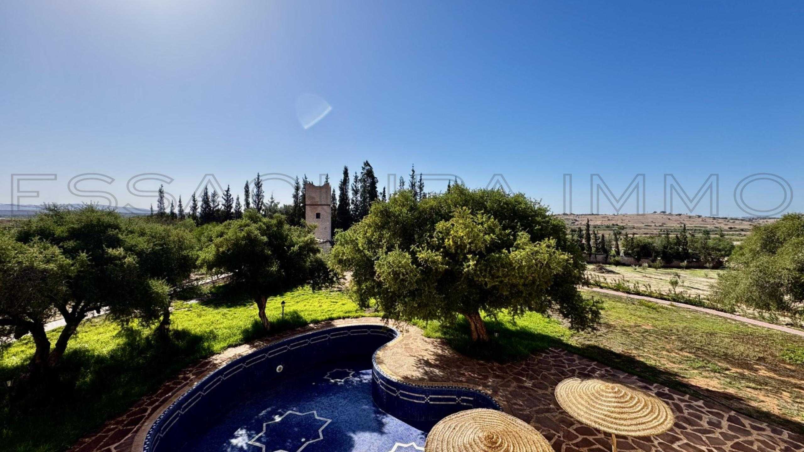 villa de 400 m&sup2; sur un terrain de 11,000 m&sup2;