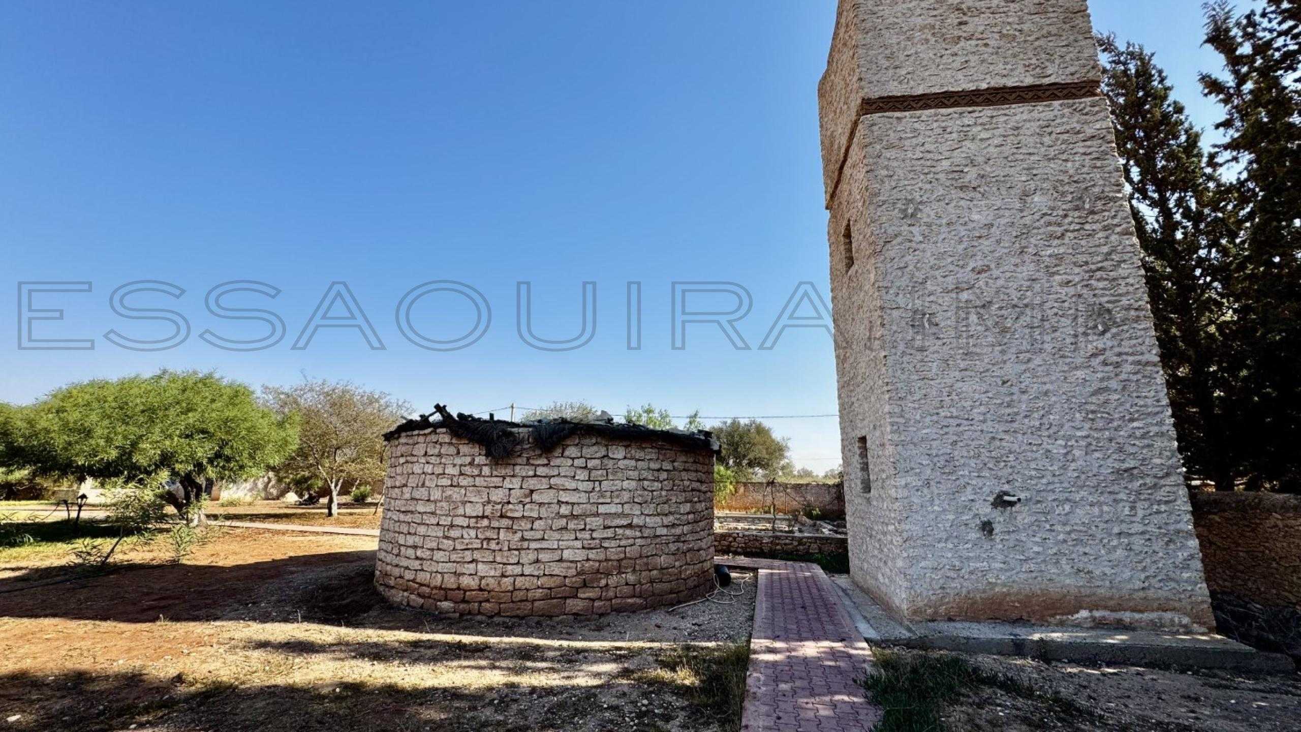 villa de 400 m² sur un terrain de 11,000 m²