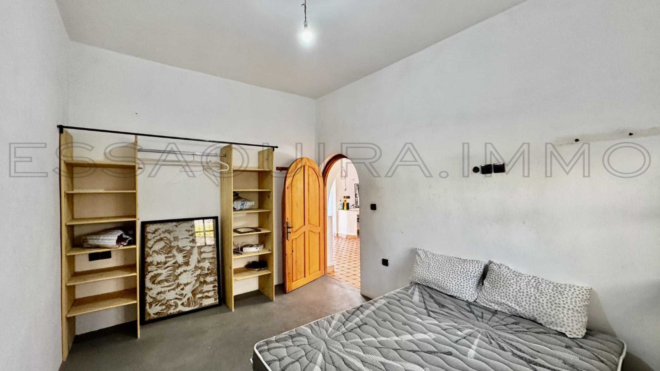 maison avec 2 chambres et 1 salle de bain