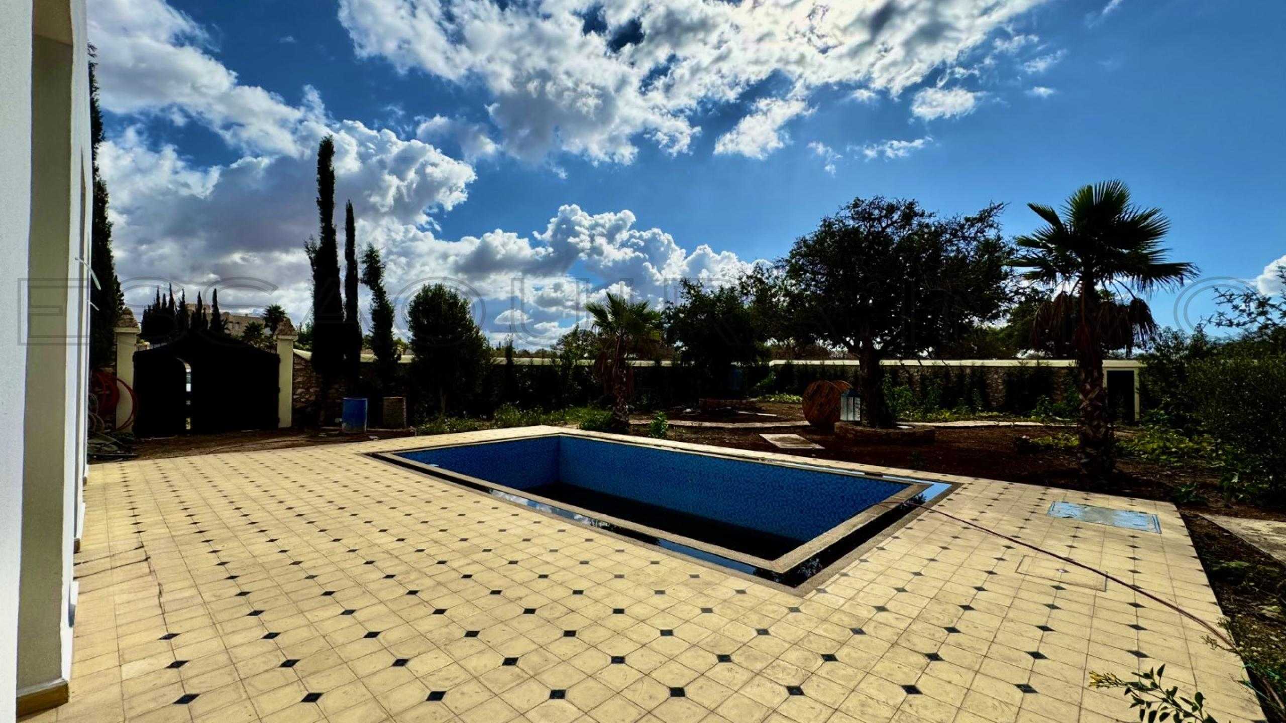 villa avec 4 chambres et 4 salles de bain