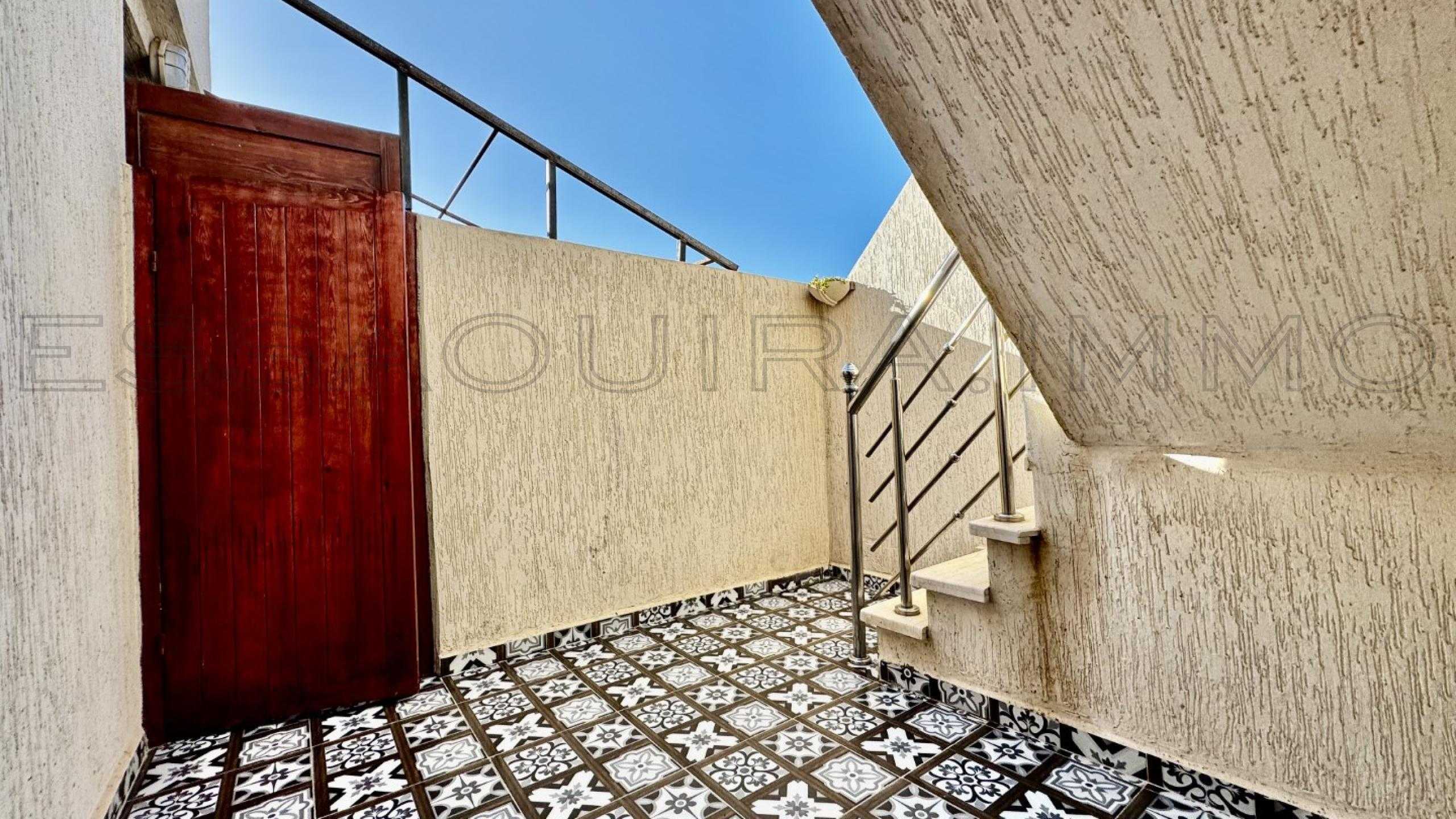 appartement avec 4 chambres et 1 salle de bain