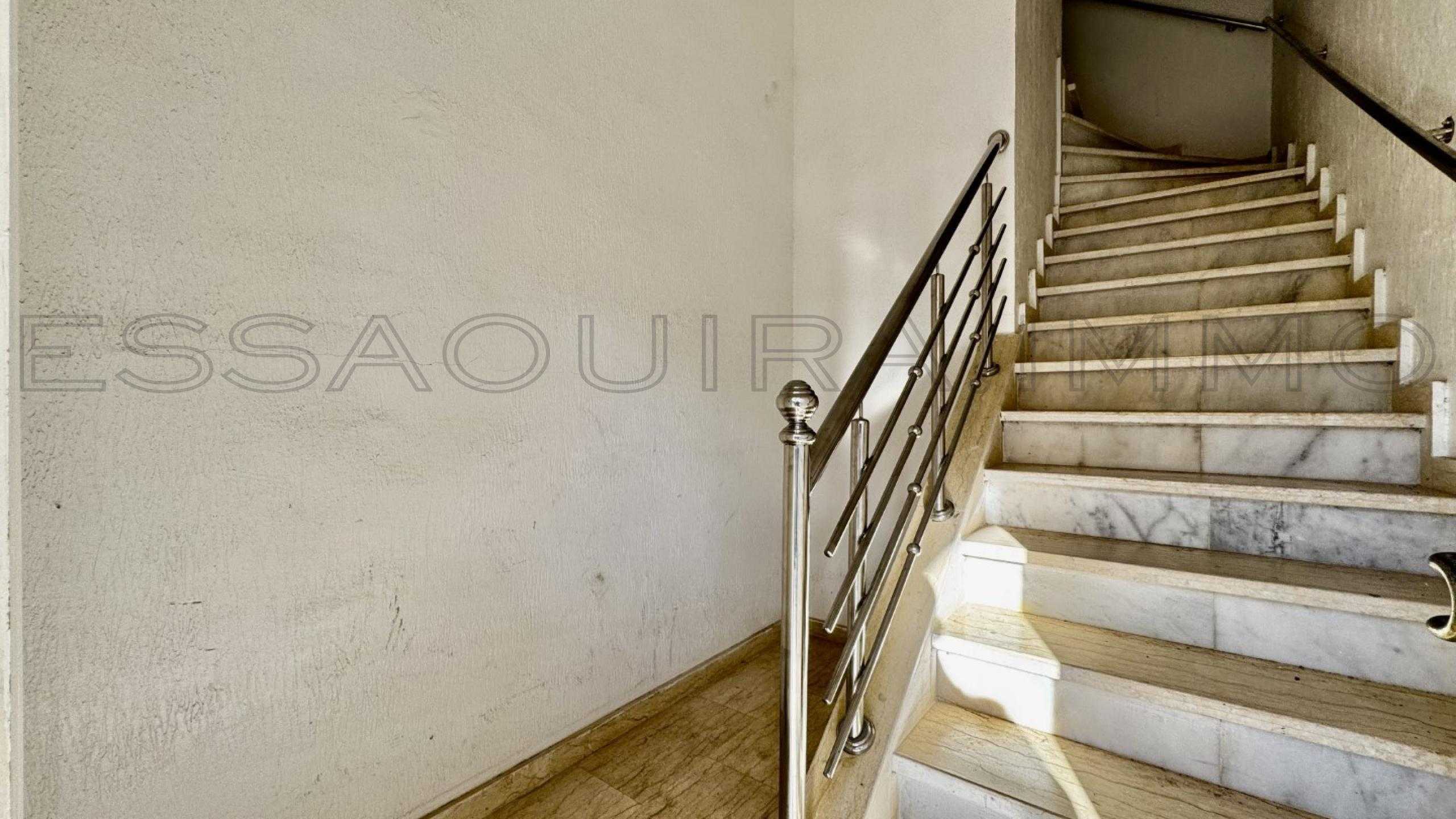 appartement avec 4 chambres et 1 salle de bain