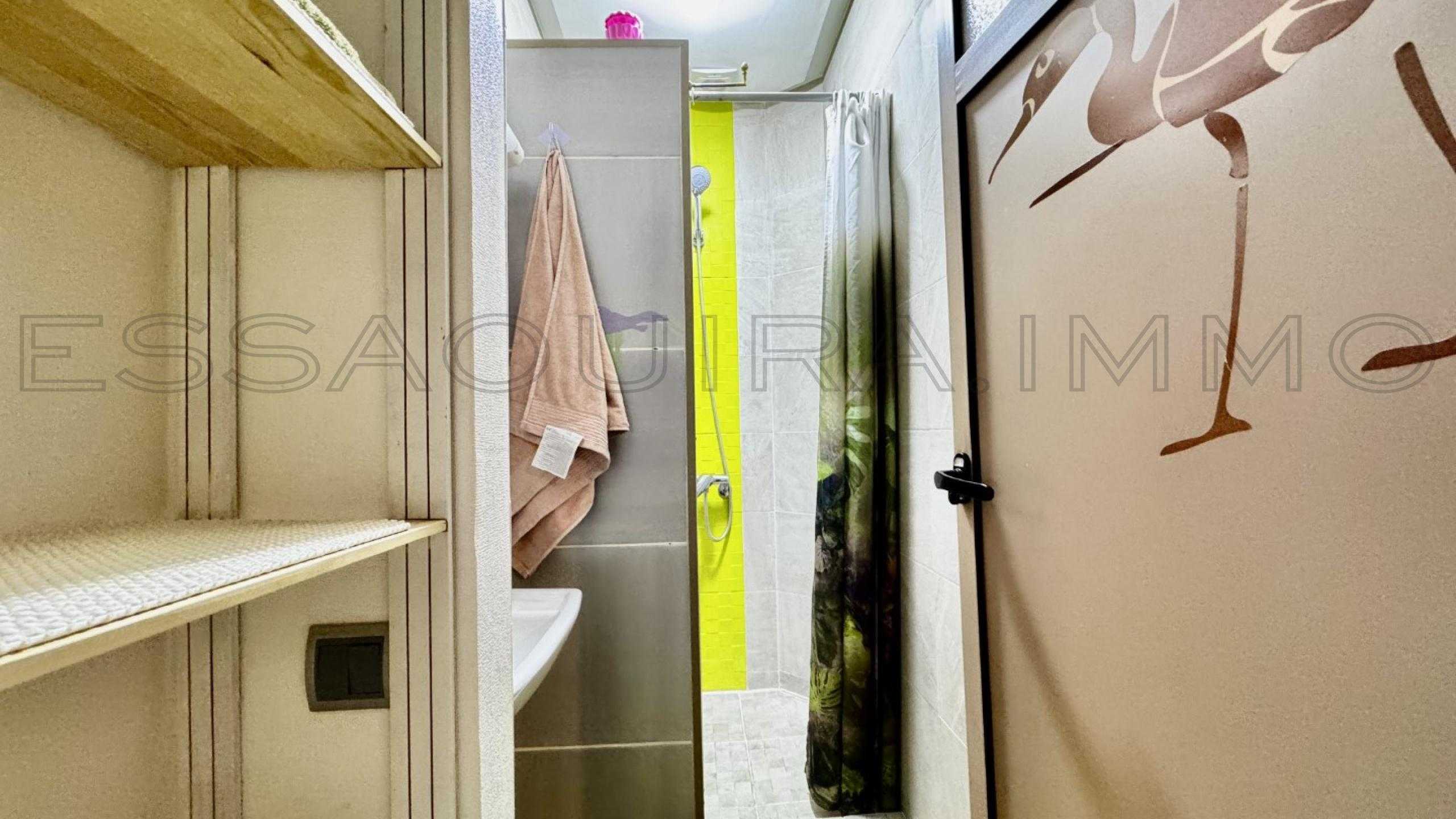 appartement avec 4 chambres et 1 salle de bain