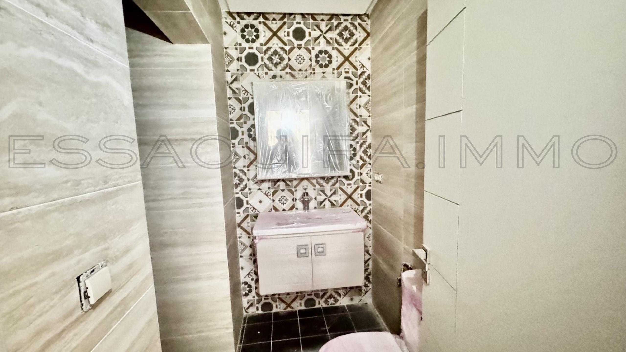 appartement avec 3 chambres et 1 salle de bain