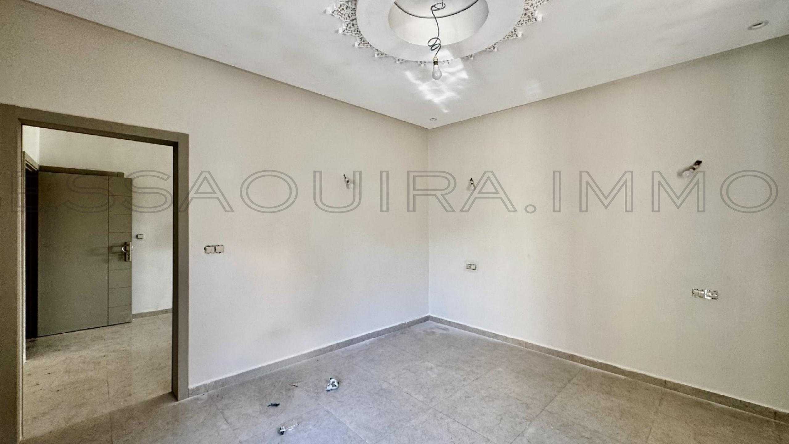 appartement avec 3 chambres et 1 salle de bain