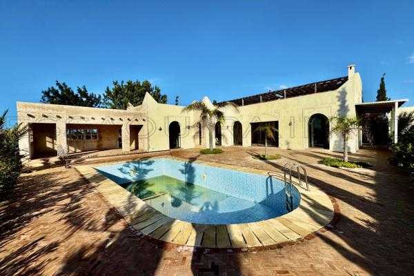 Villa de caractère en zone urbaine – Opportunité rare 