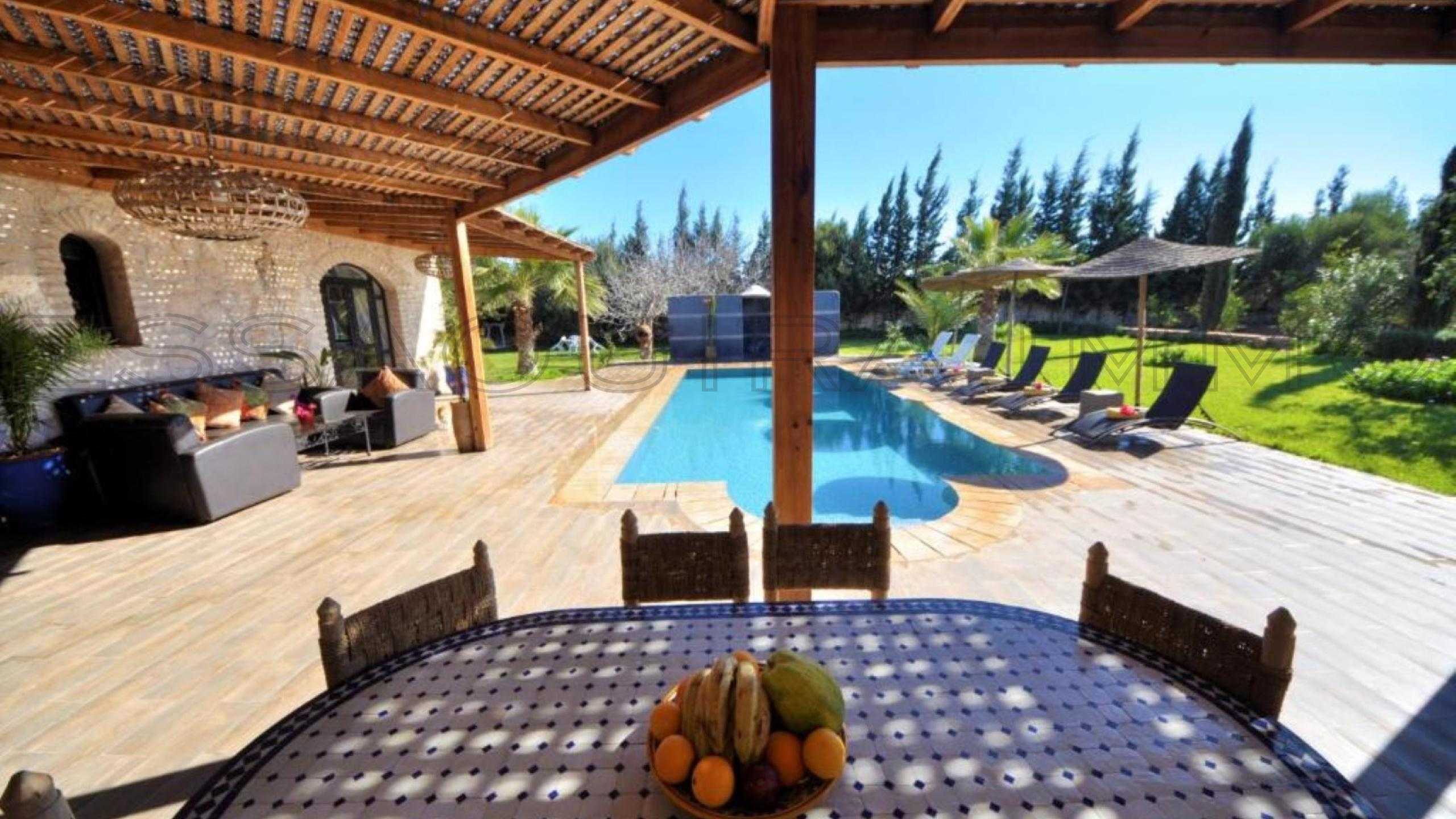 villa avec 4 chambres et 4 salles de bain