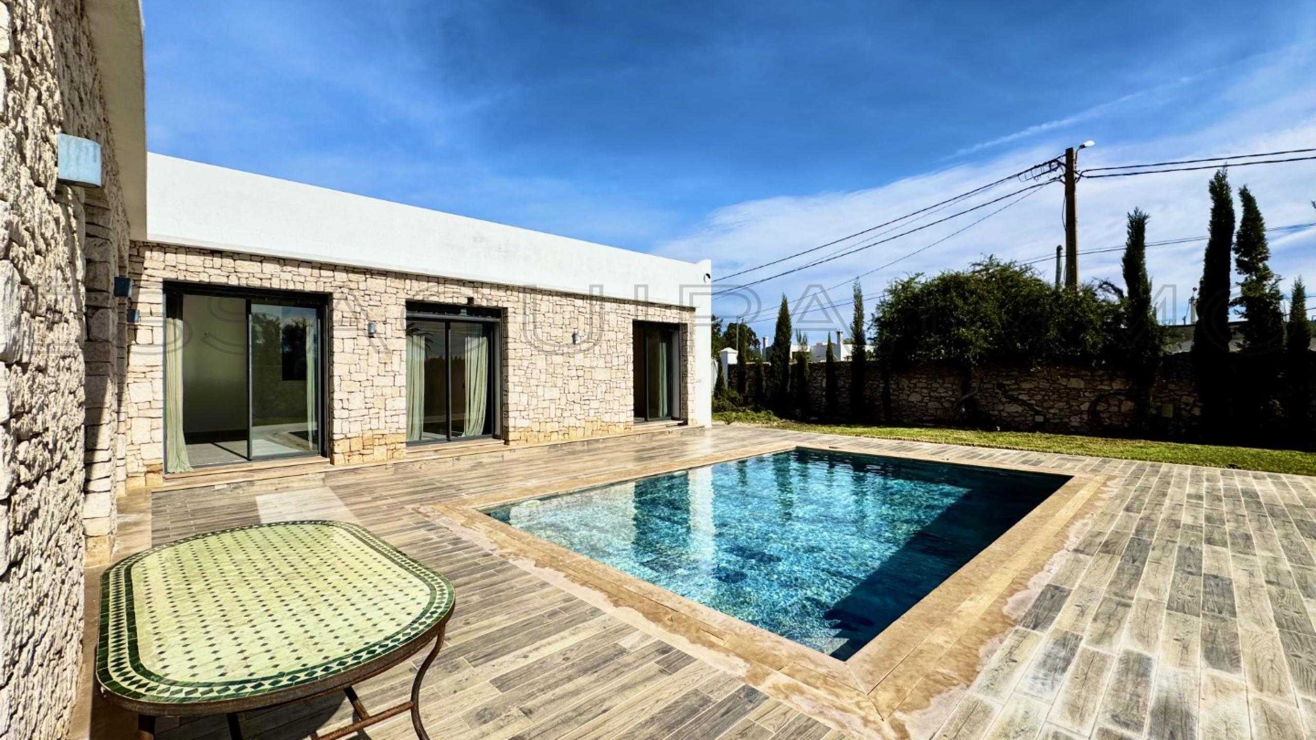 villa de 130 m&sup2; sur un terrain de 1,000 m&sup2;