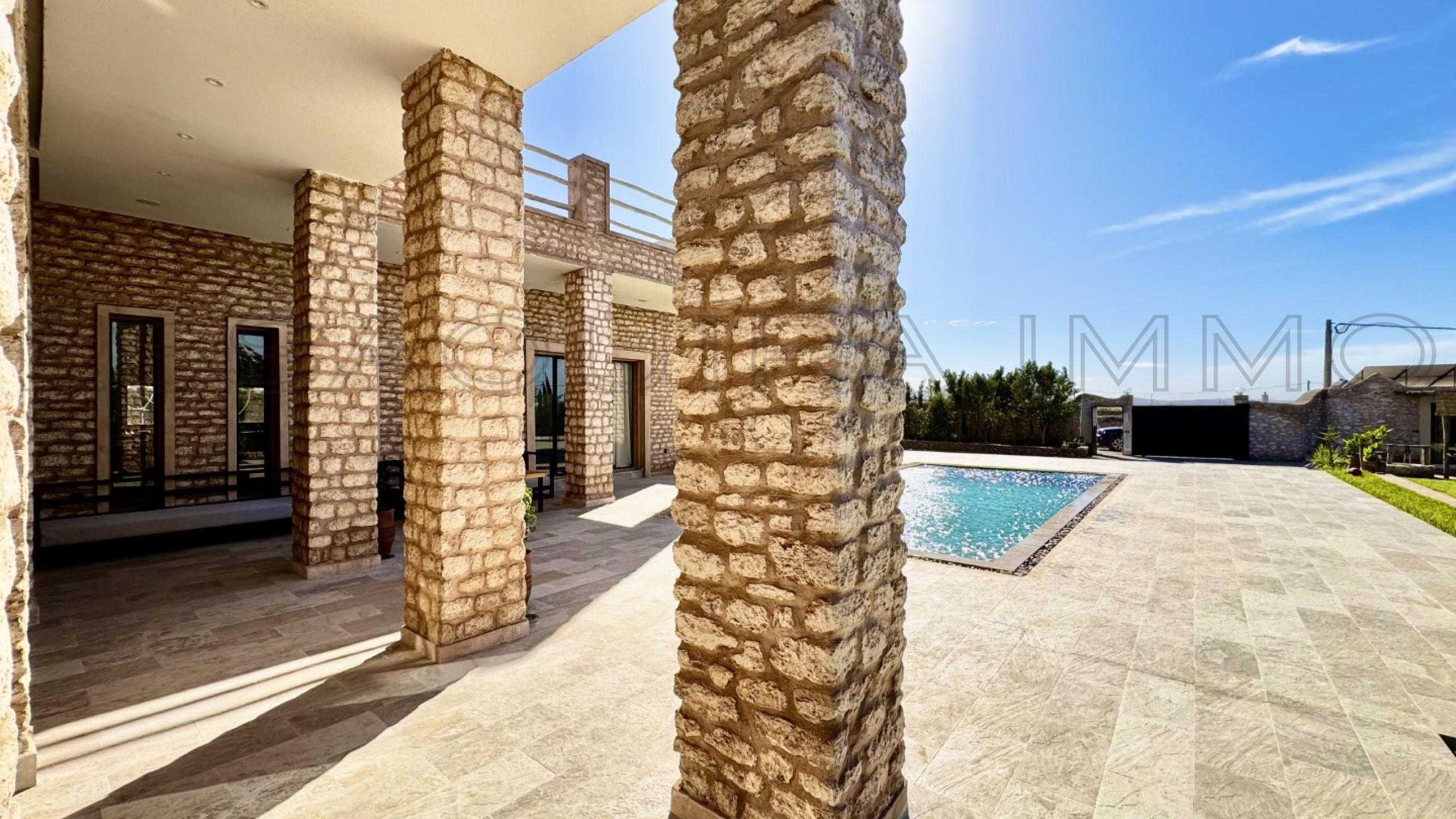 villa de 180 m&sup2; sur un terrain de 2,000 m&sup2;