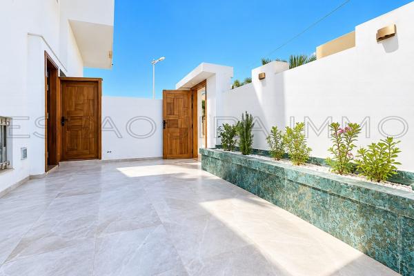 Appartement avec cour & terrasse privatives - charges incluses