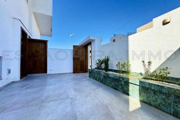 Appartement avec cour & terrasse privatives - Fibre optique incluse