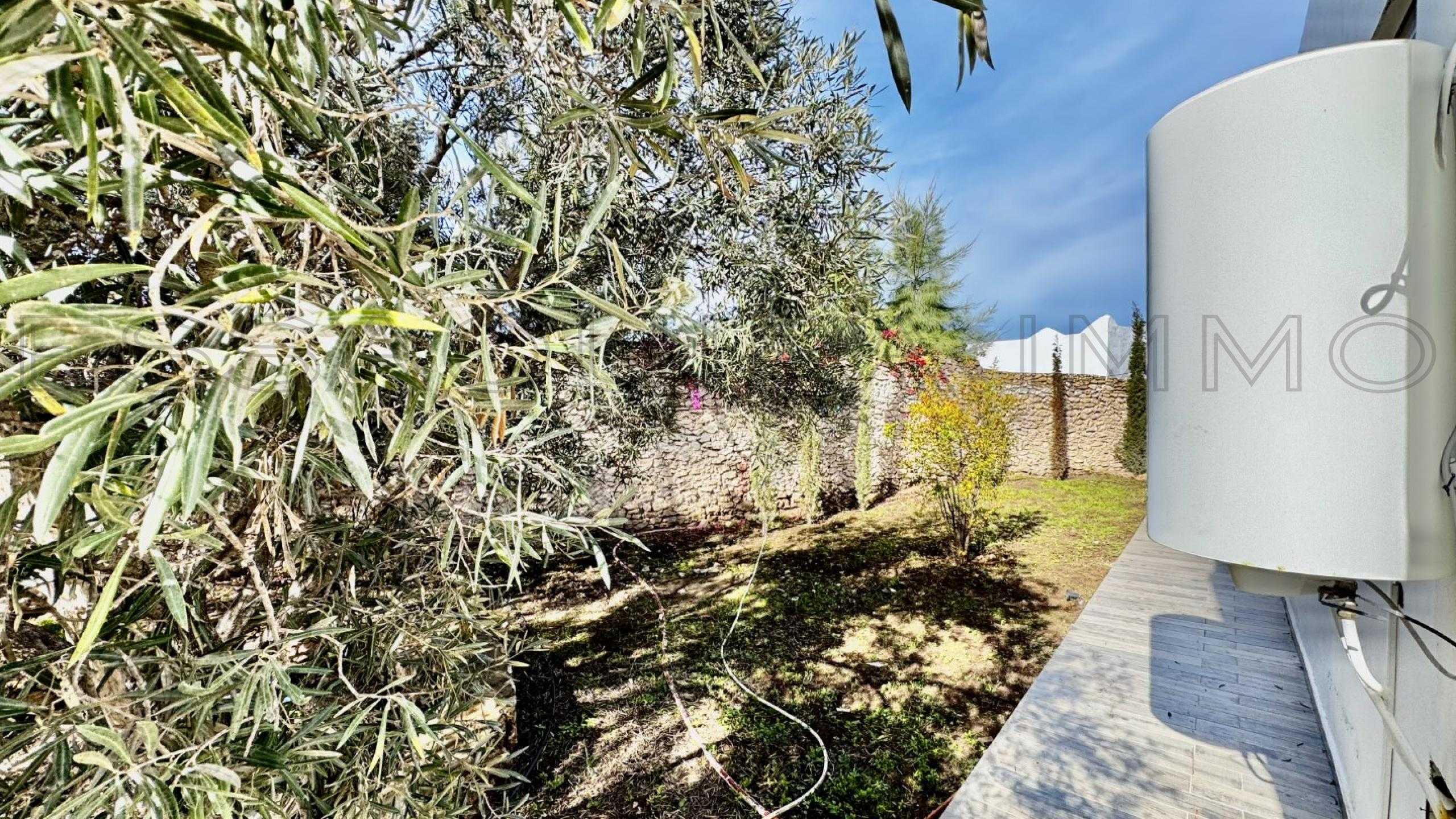 villa de 130 m&sup2; sur un terrain de 1,000 m&sup2;