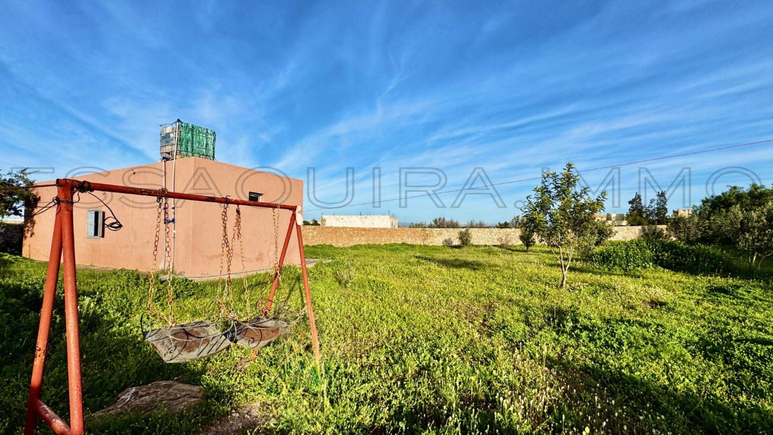 maison avec 2 chambres et 2 salles de bain