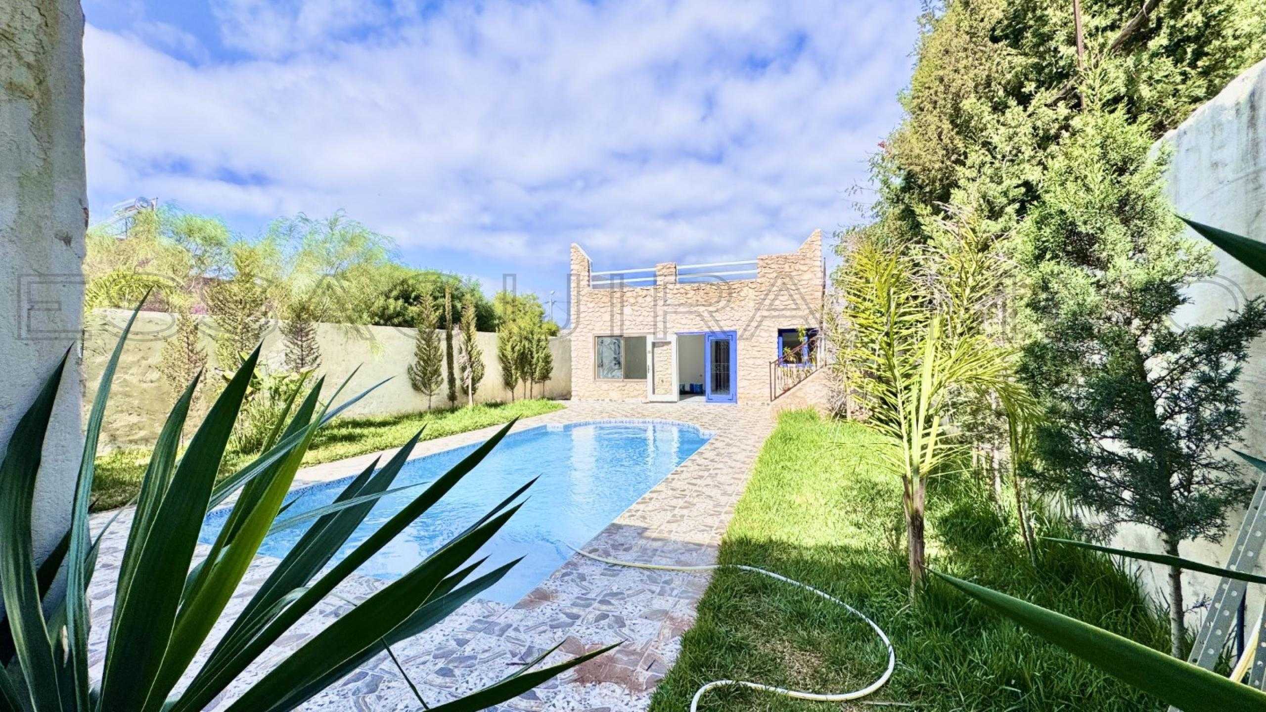 villa de 140 m&sup2; sur un terrain de 800 m&sup2;