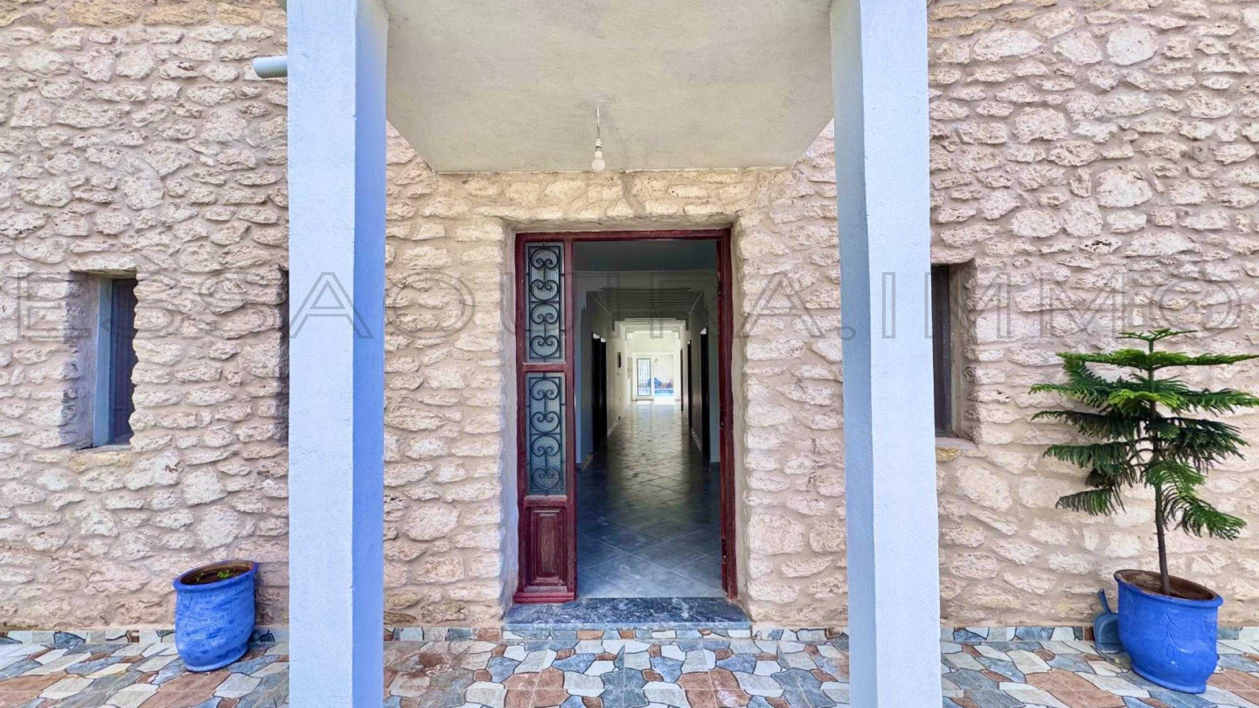 villa avec 3 chambres et 2 salles de bain