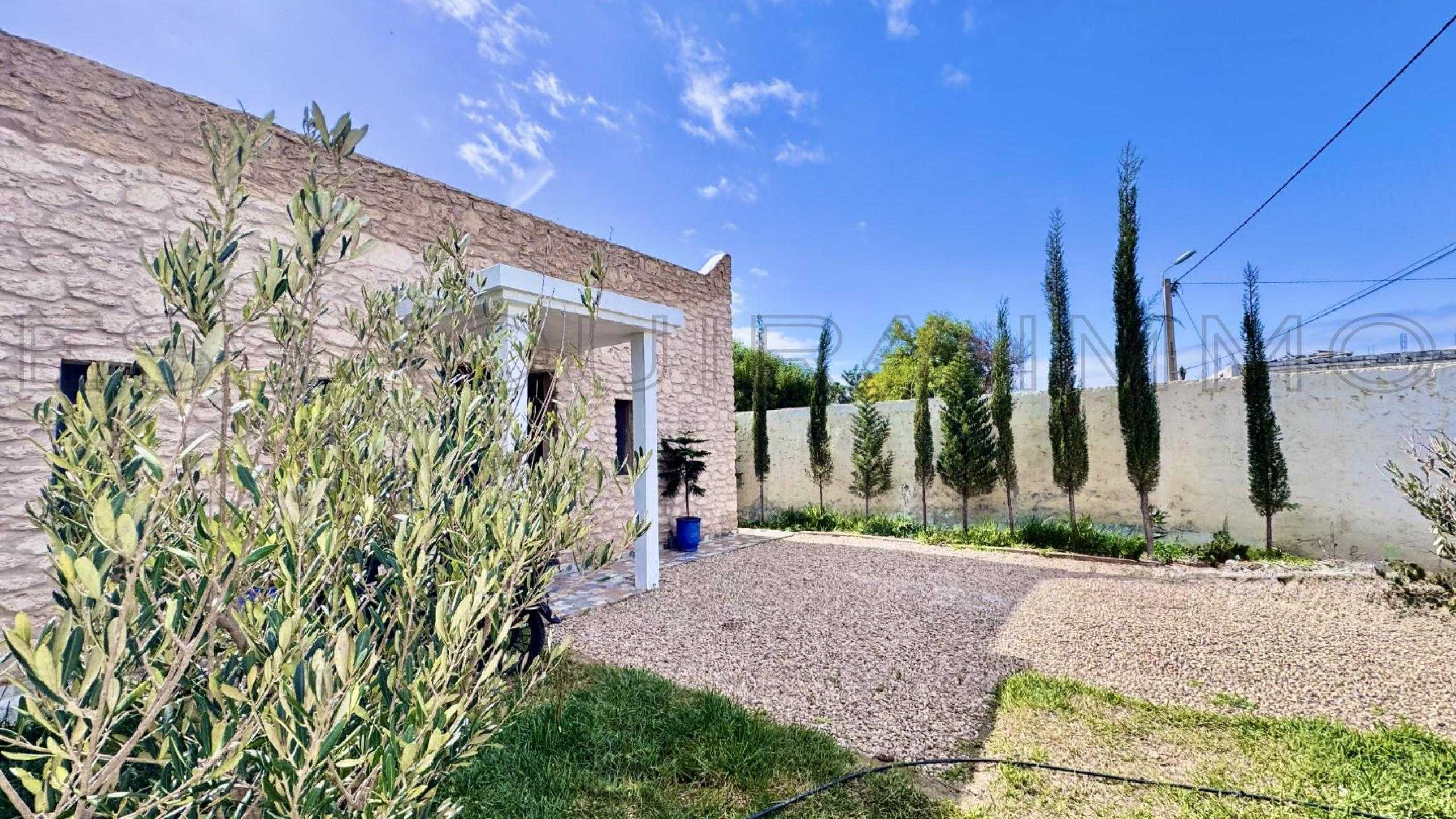 villa de 140 m&sup2; sur un terrain de 800 m&sup2;