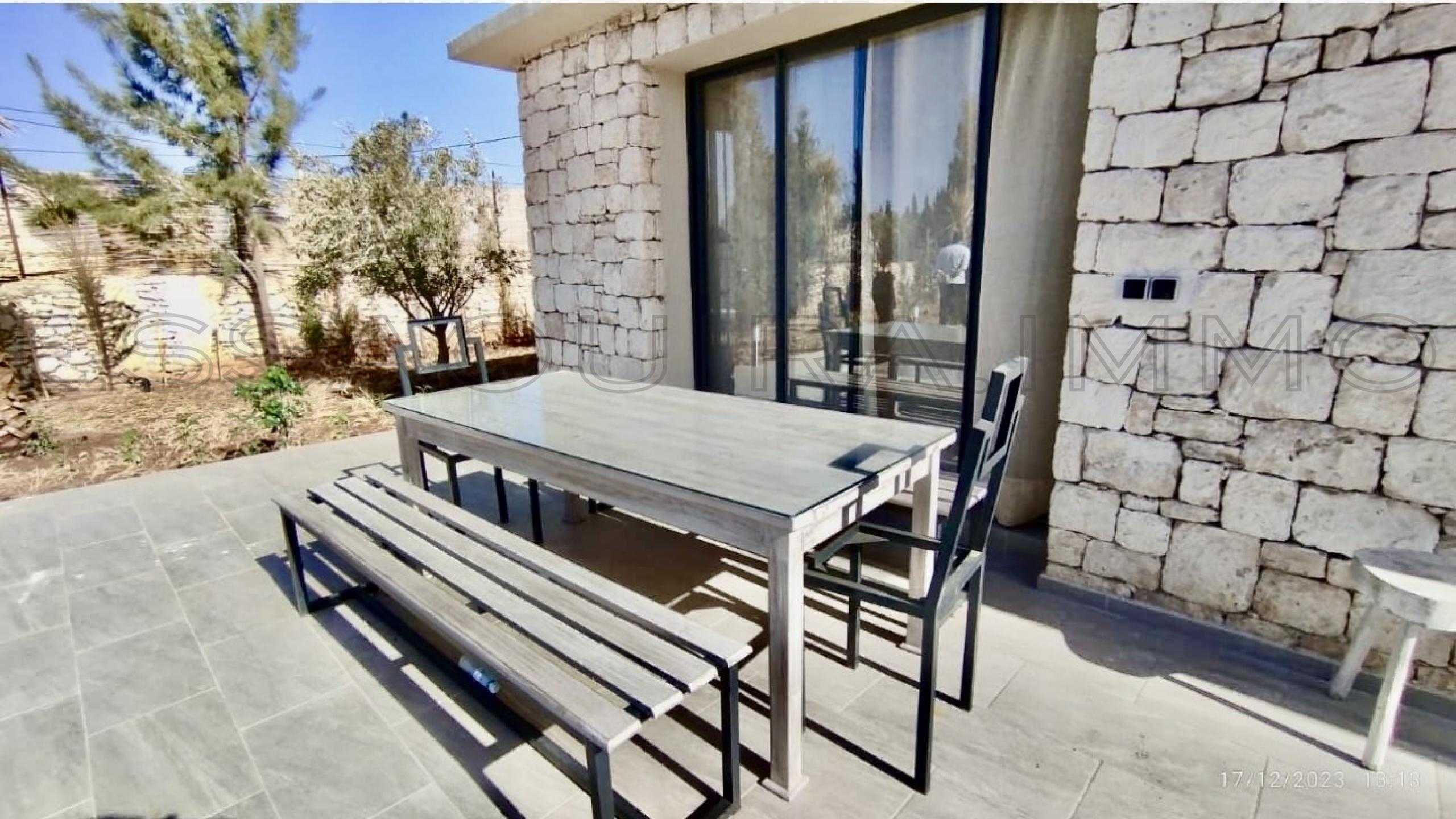 villa de 140 m&sup2; sur un terrain de 1,000 m&sup2;