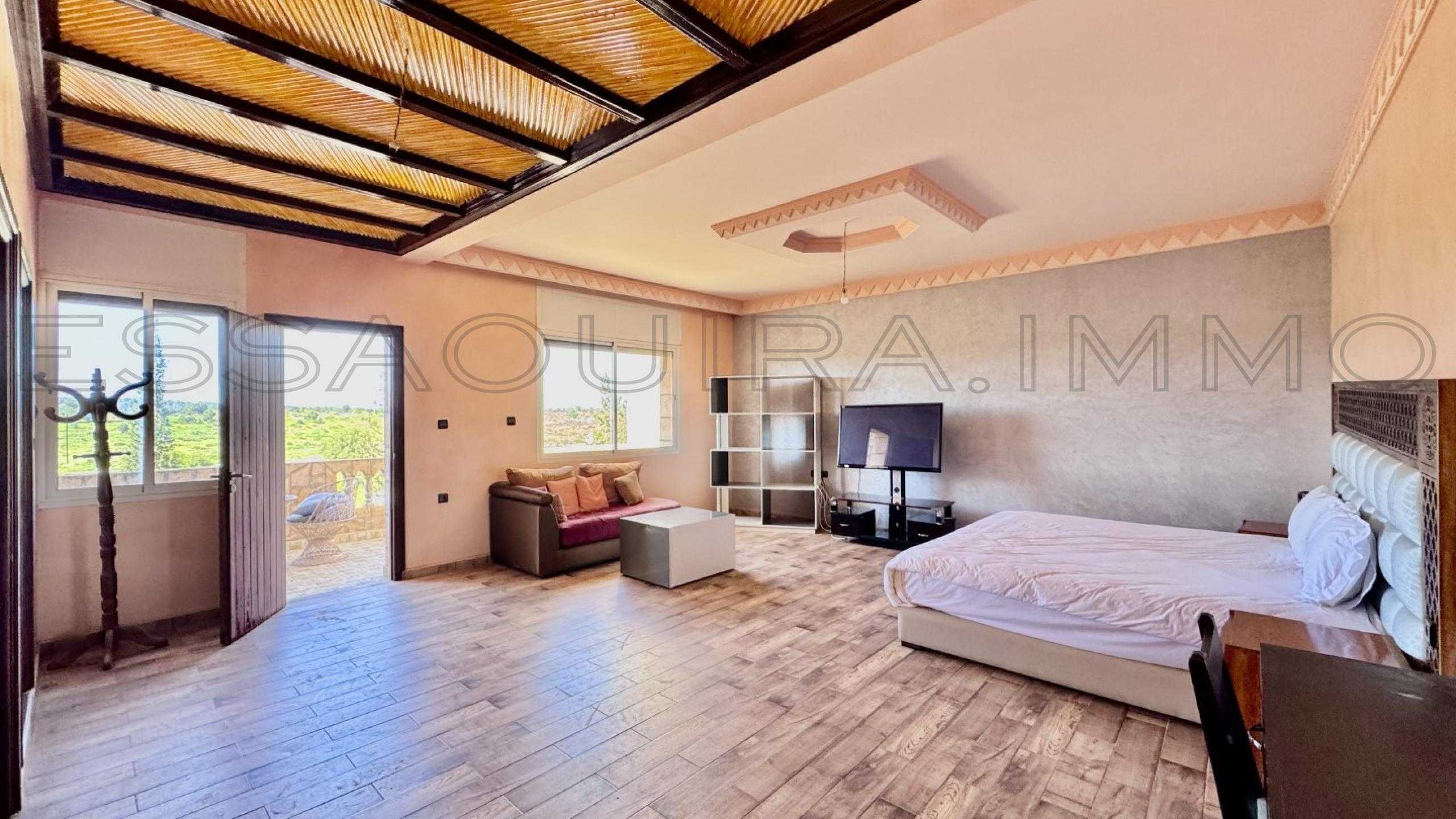 villa de 500 m&sup2; sur un terrain de 1,250 m&sup2;