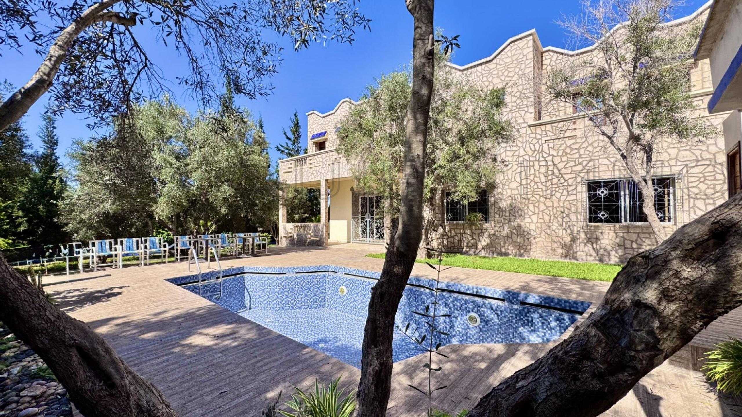 villa avec 6 chambres et 6 salles de bain