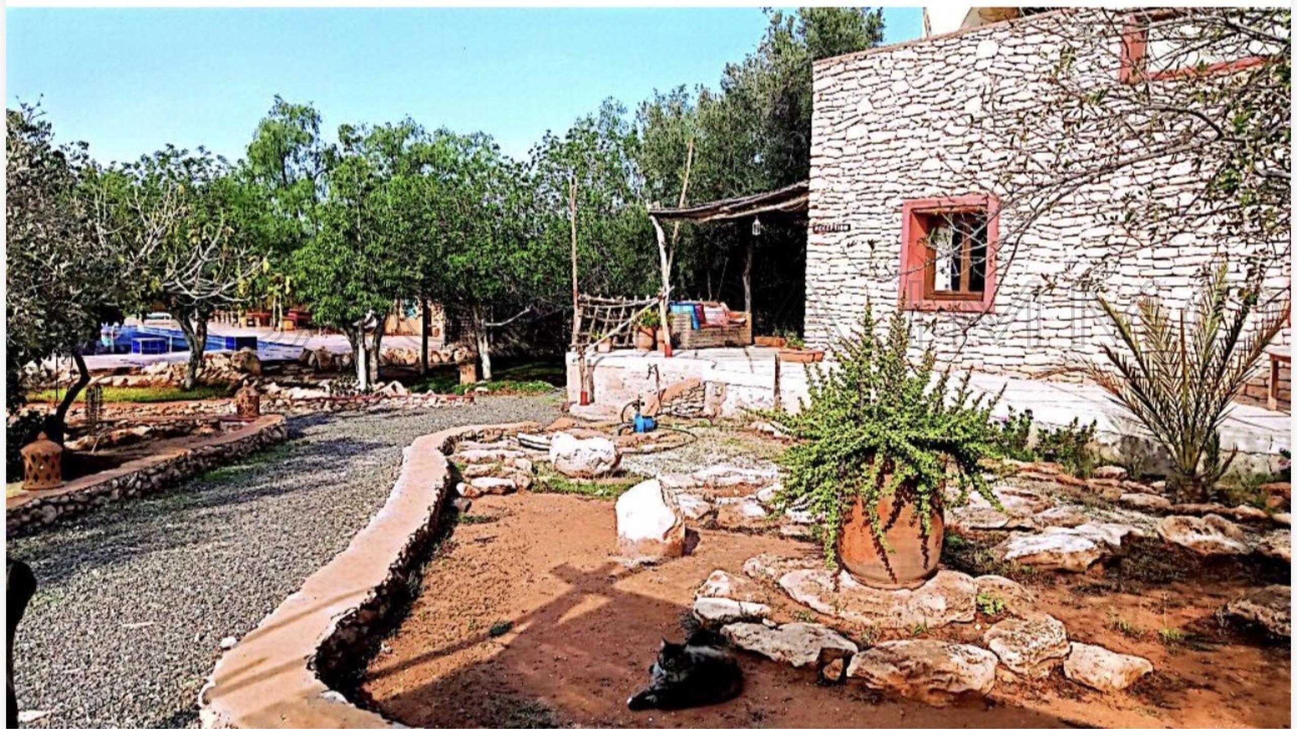 maison d'hôtes de 250 m&sup2; sur un terrain de 38,650 m&sup2;