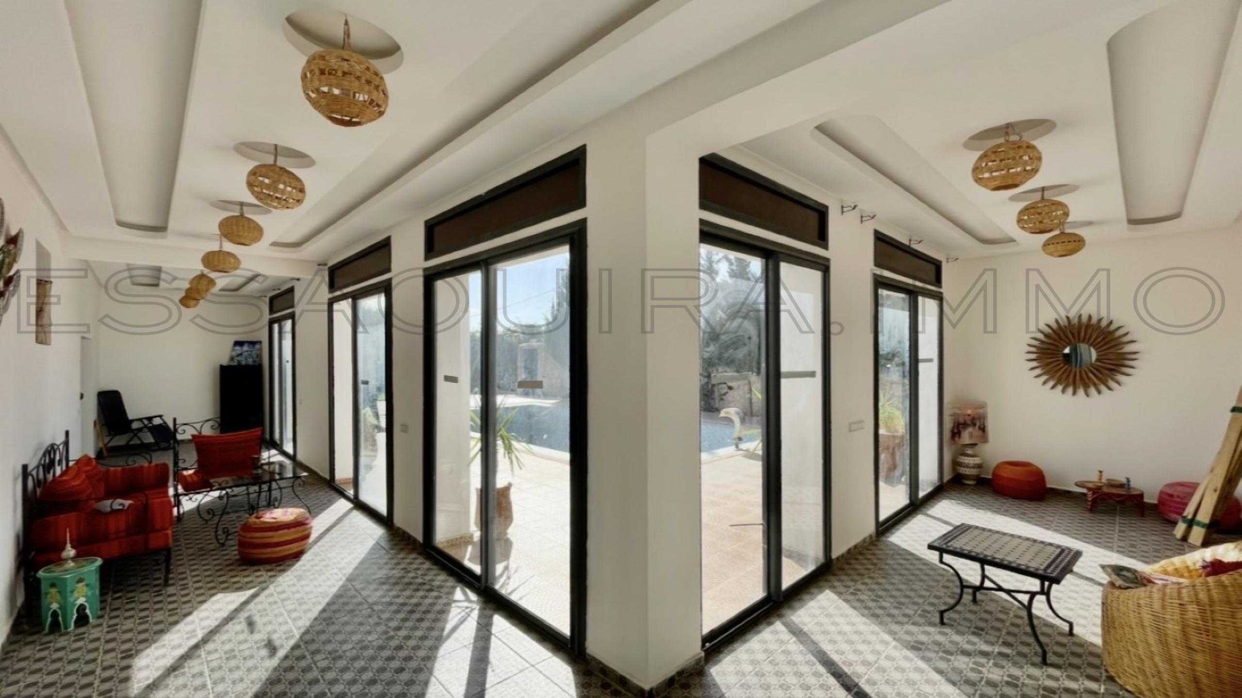 villa avec 4 chambres et 4 salles de bain