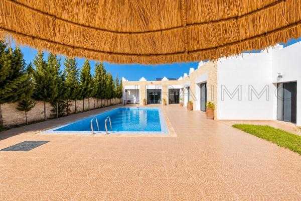 Villa lumineuse avec hammam beldi – Ghazoua