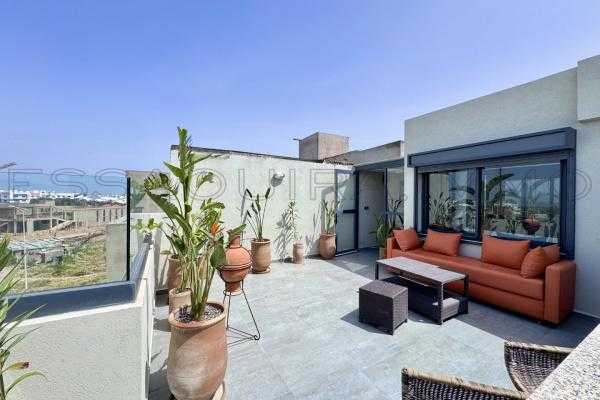 Duplex moderne meublé avec terrasse privative et vue mer