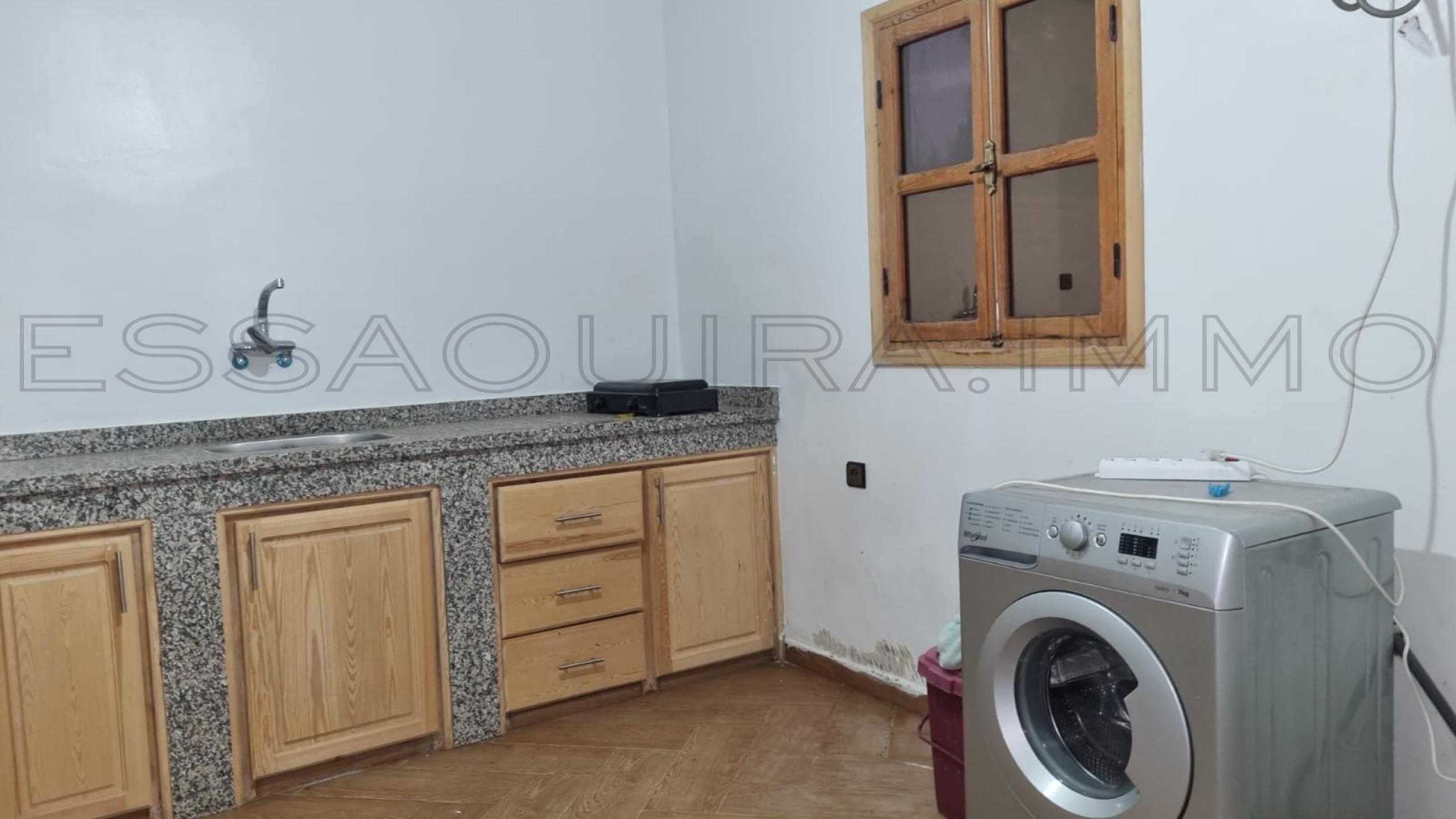 maison avec 2 chambres et 1 salle de bain