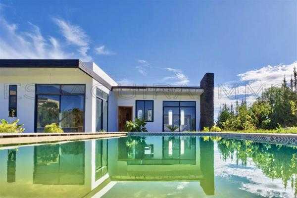 Villa contemporaine neuve – Domaine privé avec double piscine 