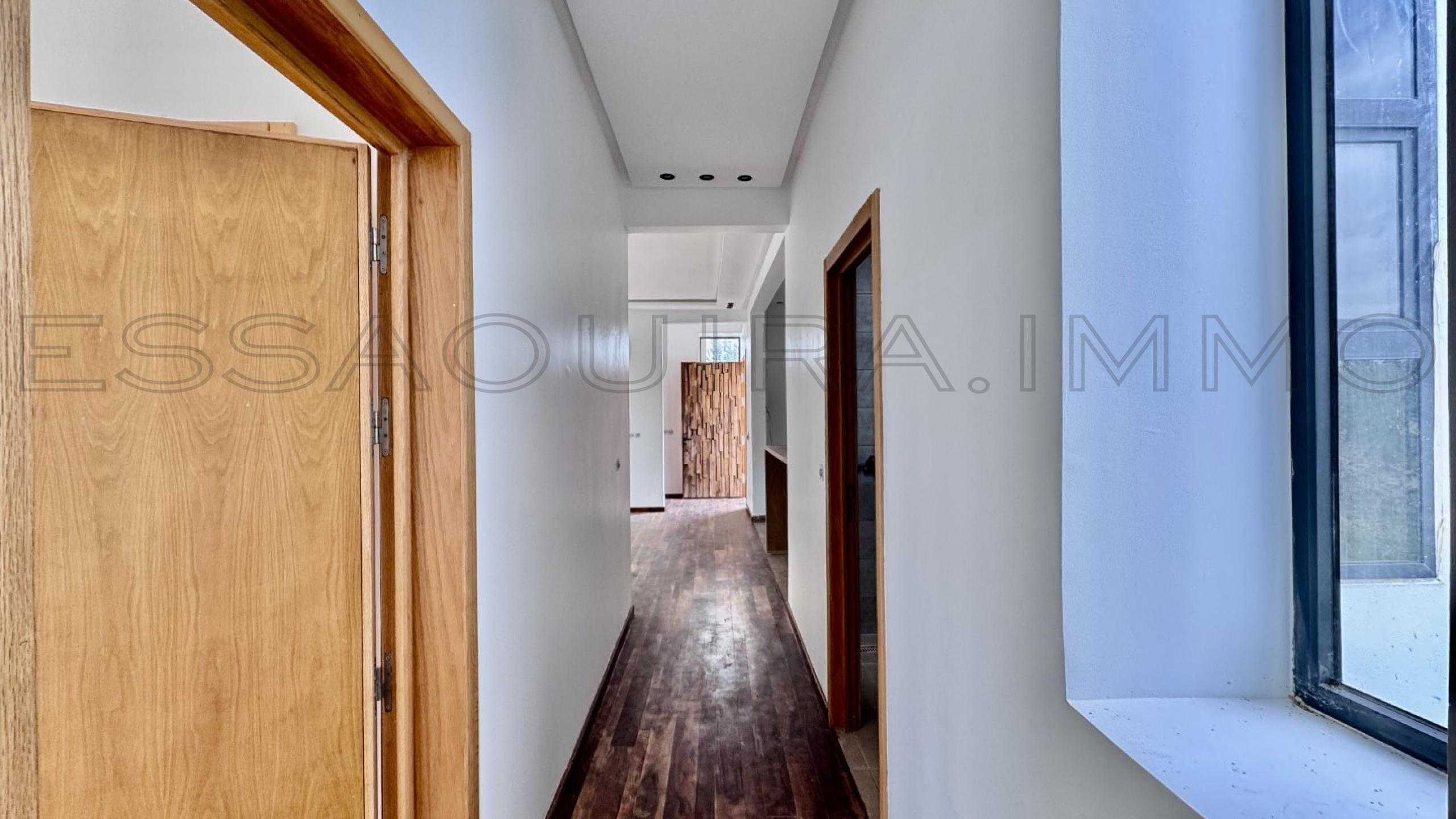 villa avec 3 chambres et 4 salles de bain