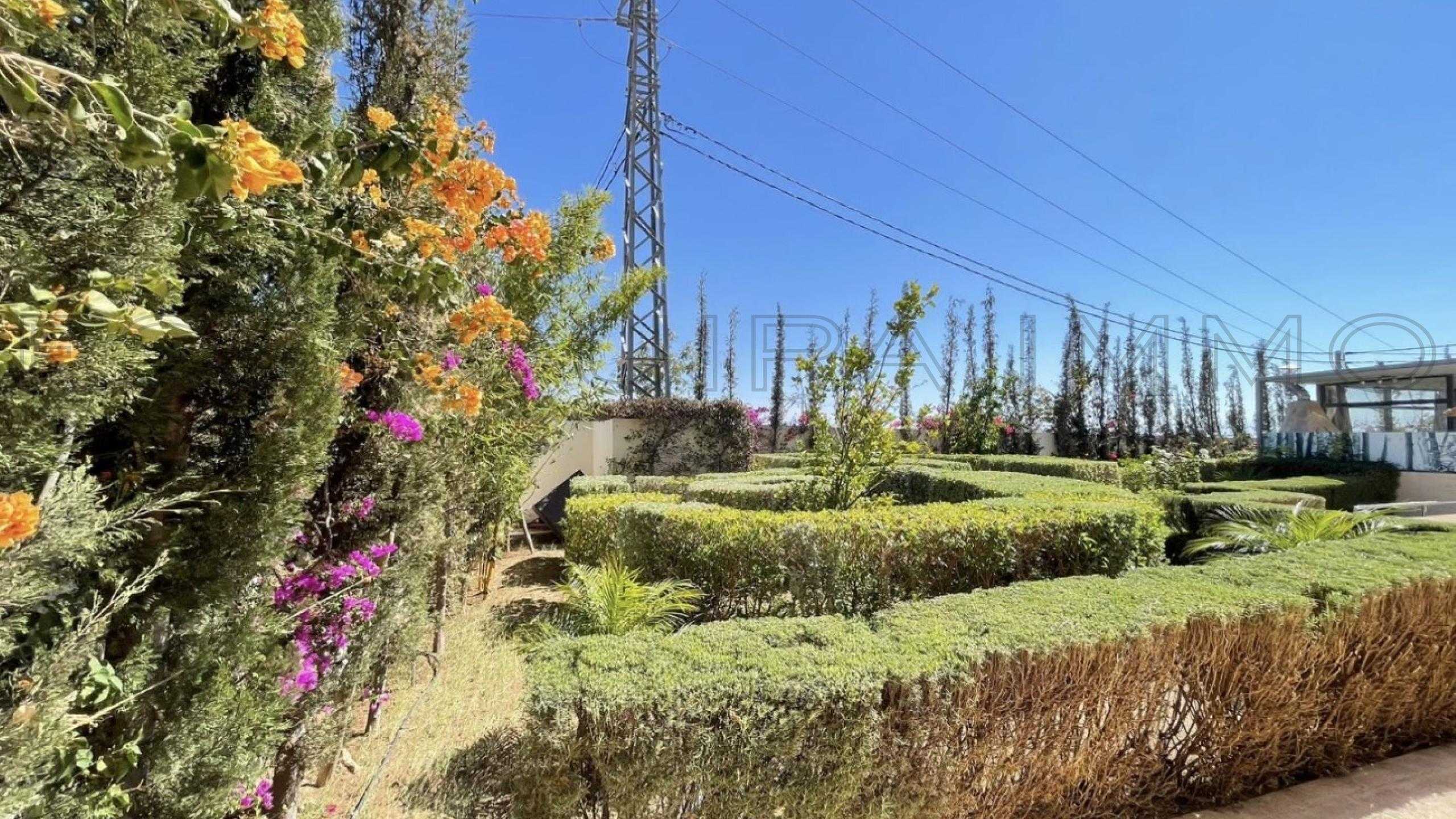 villa de 270 m&sup2; sur un terrain de 2,500 m&sup2;