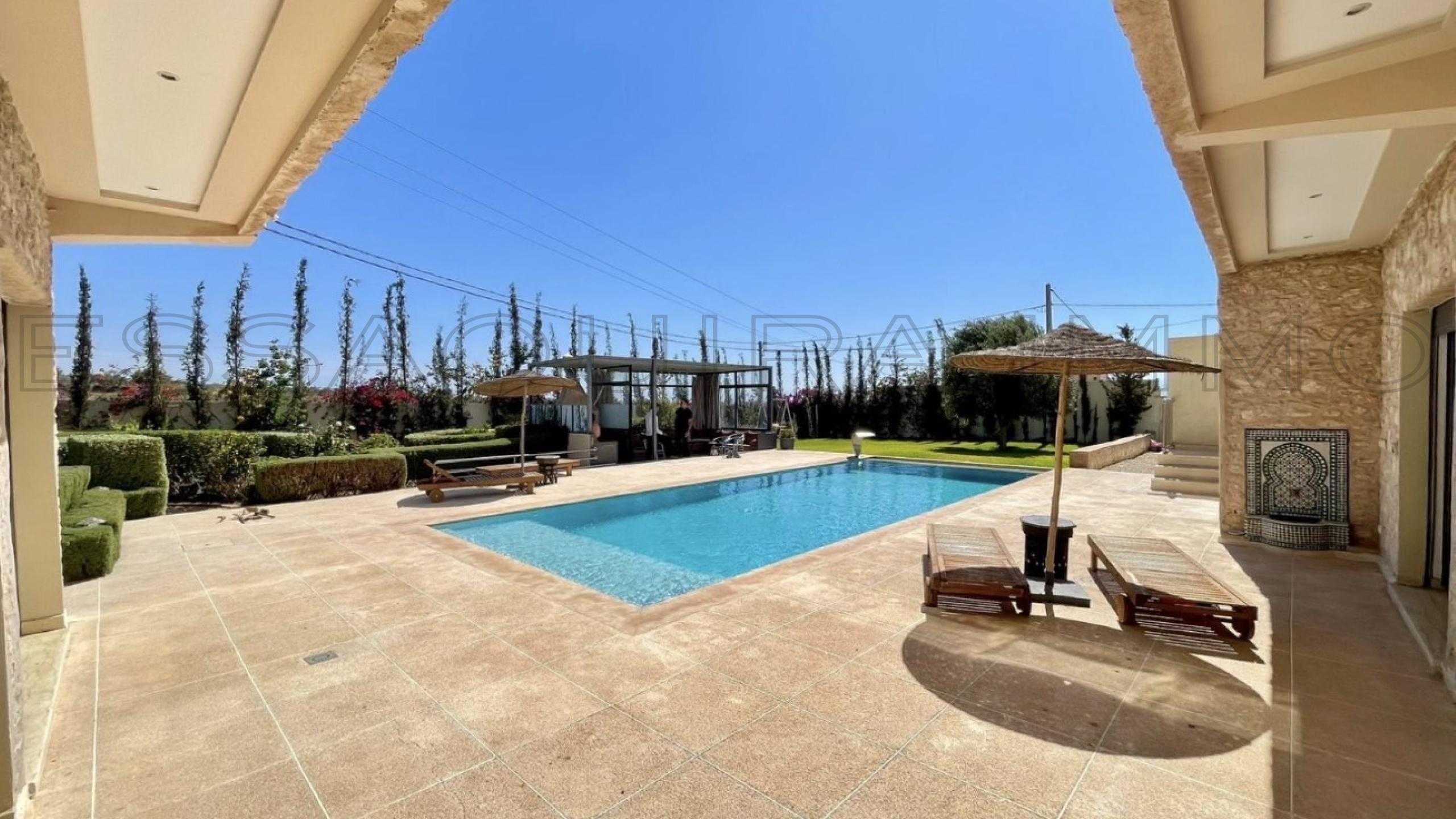 villa référence 2568