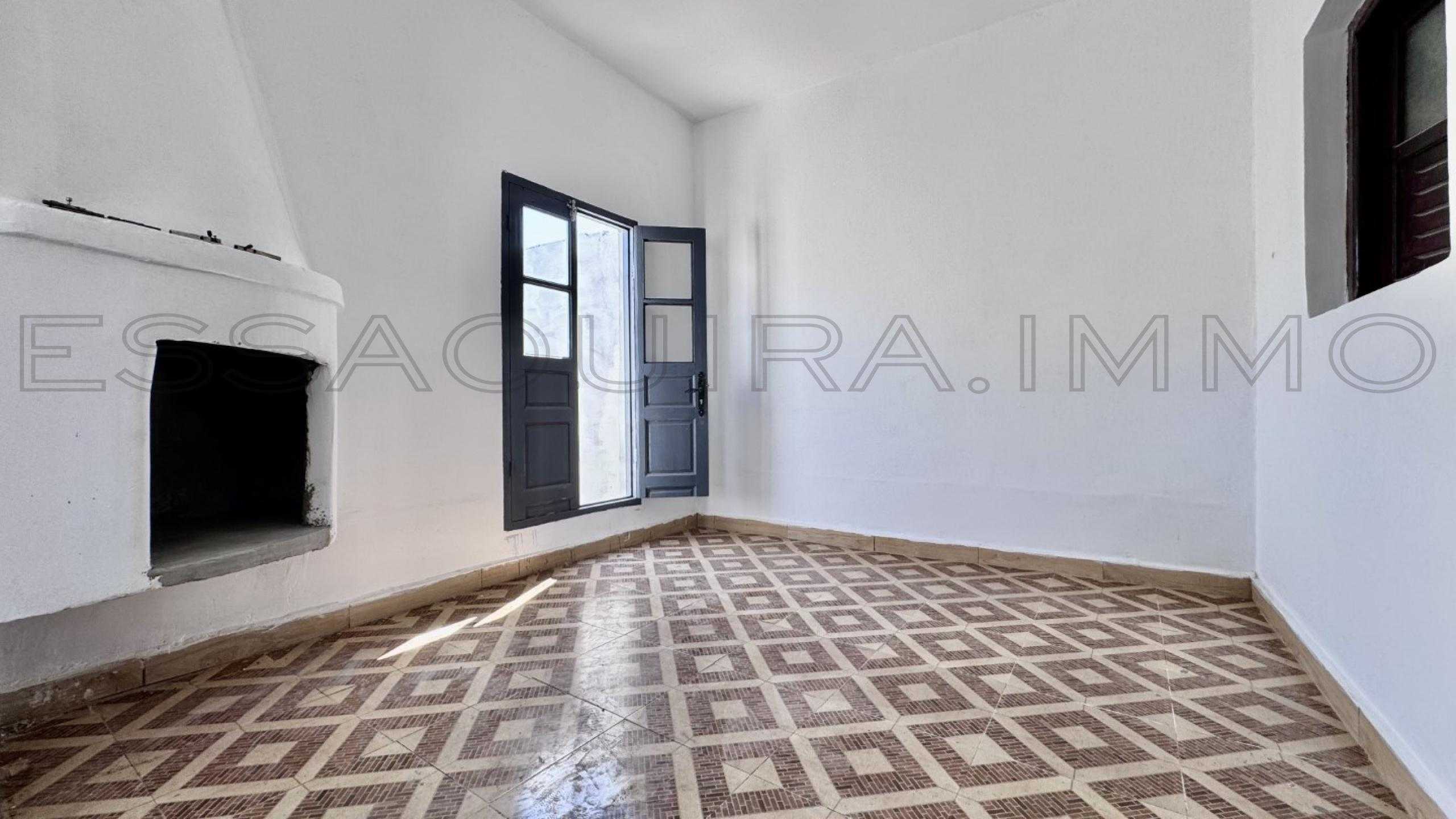 maison avec 2 chambres et 1 salle de bain
