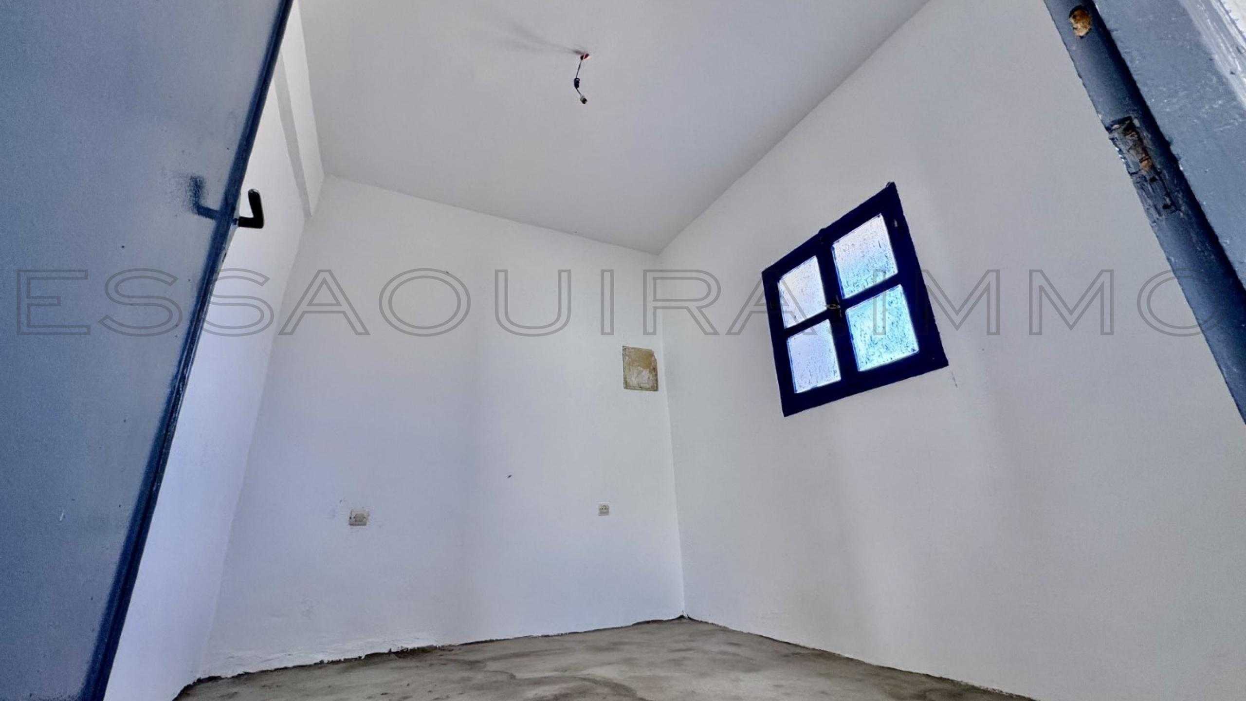 maison avec 2 chambres et 1 salle de bain