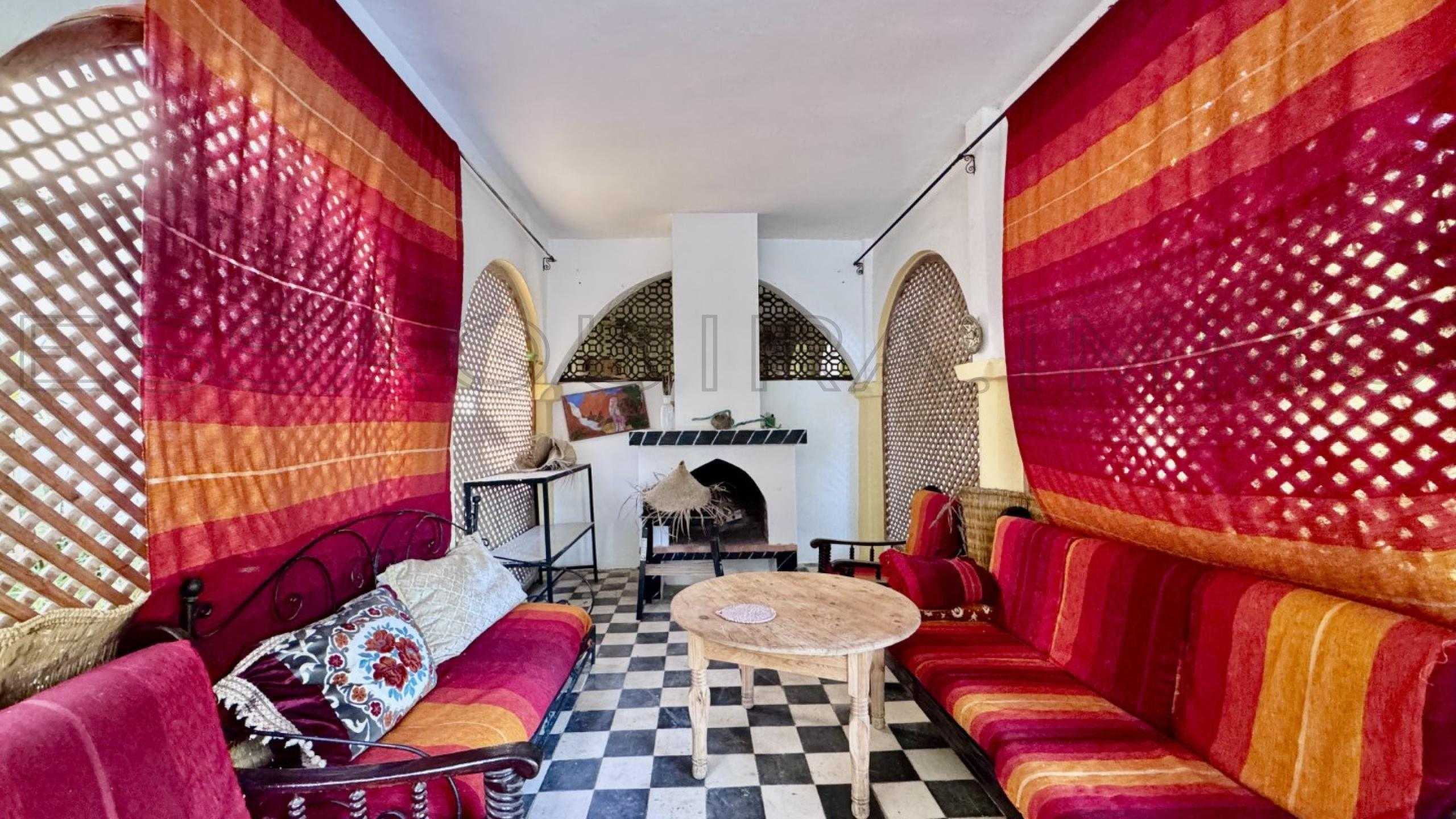 villa avec balcon