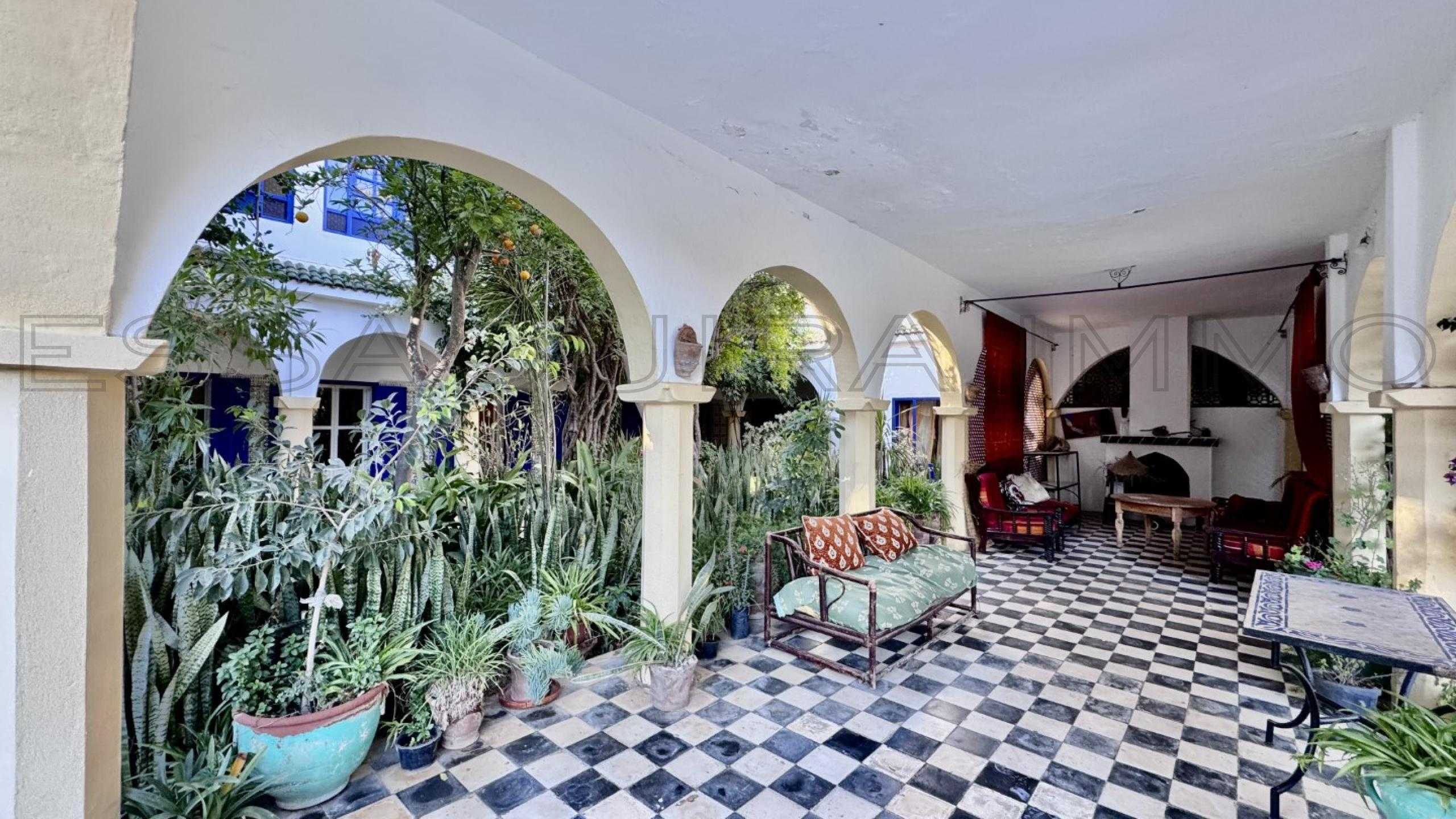 villa avec parking