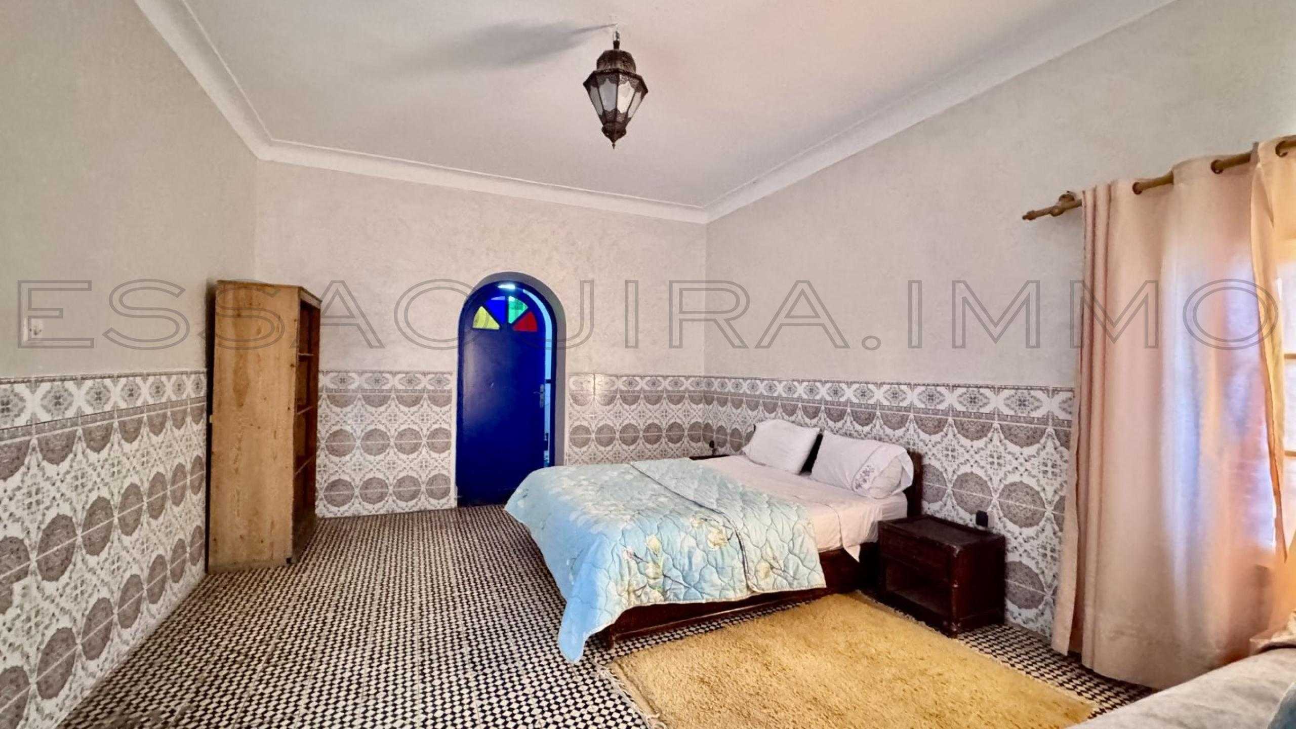 villa avec 5 chambres et 3 salles de bain