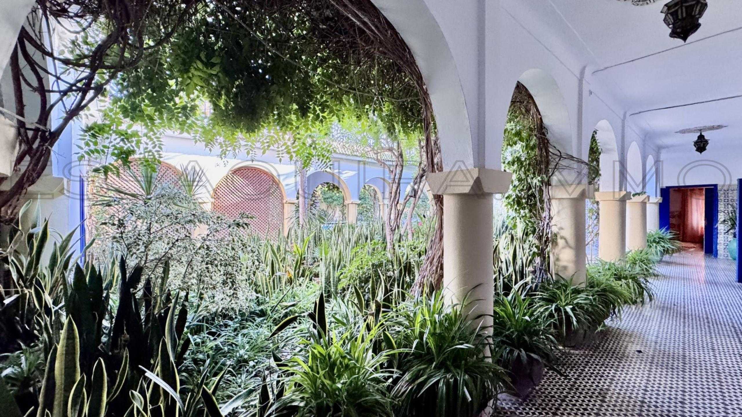 villa avec balcon