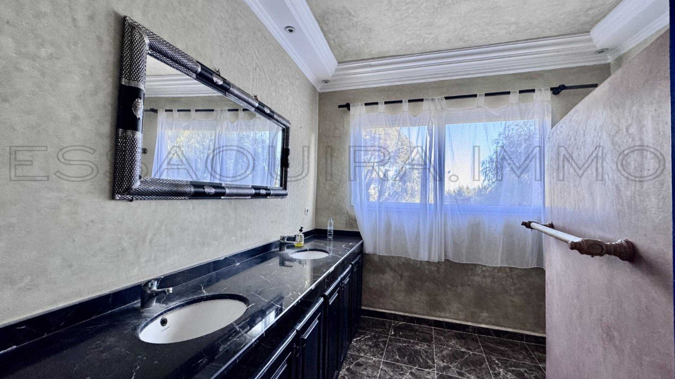 villa avec 5 chambres et 3 salles de bain