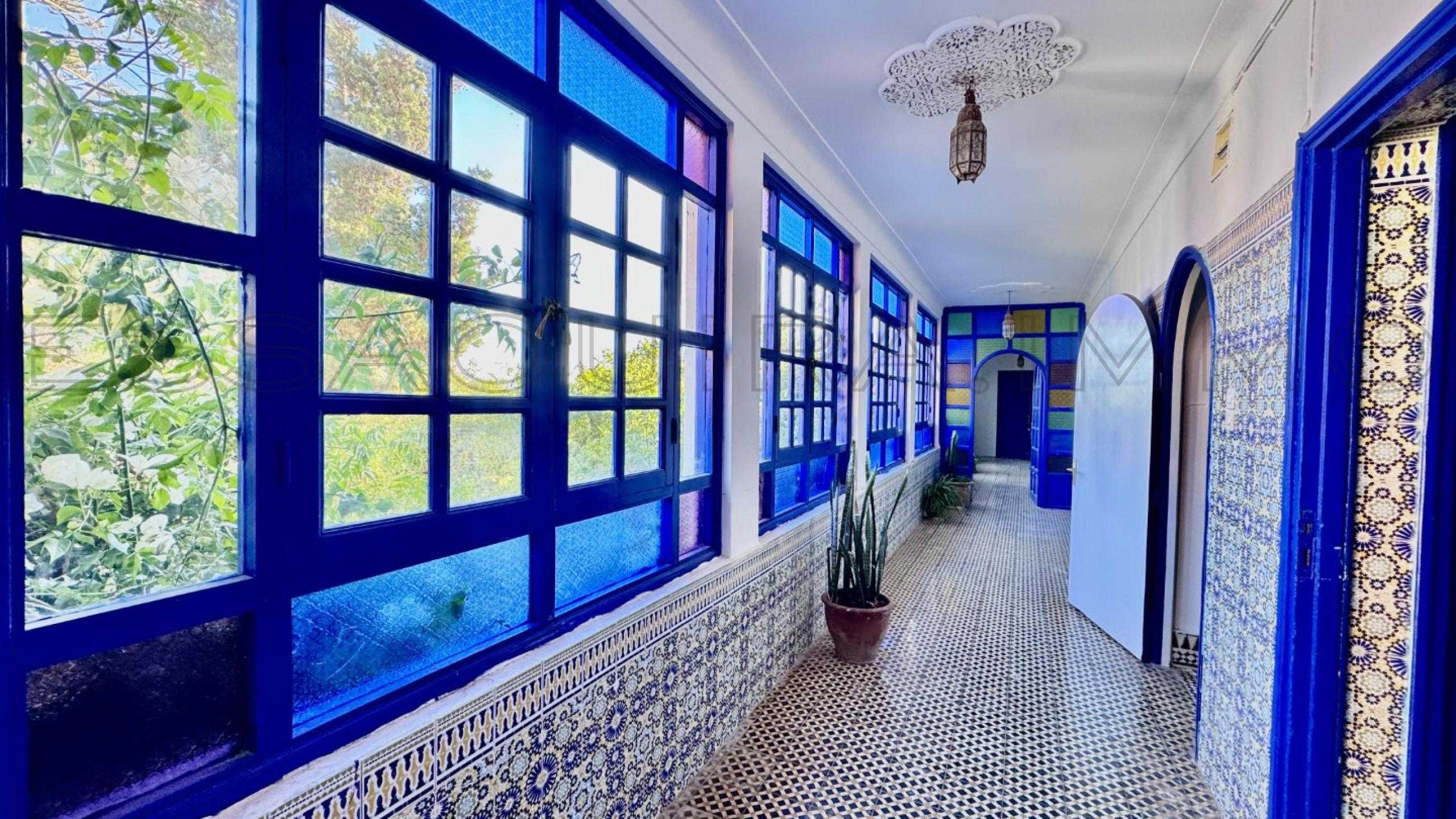 villa avec balcon