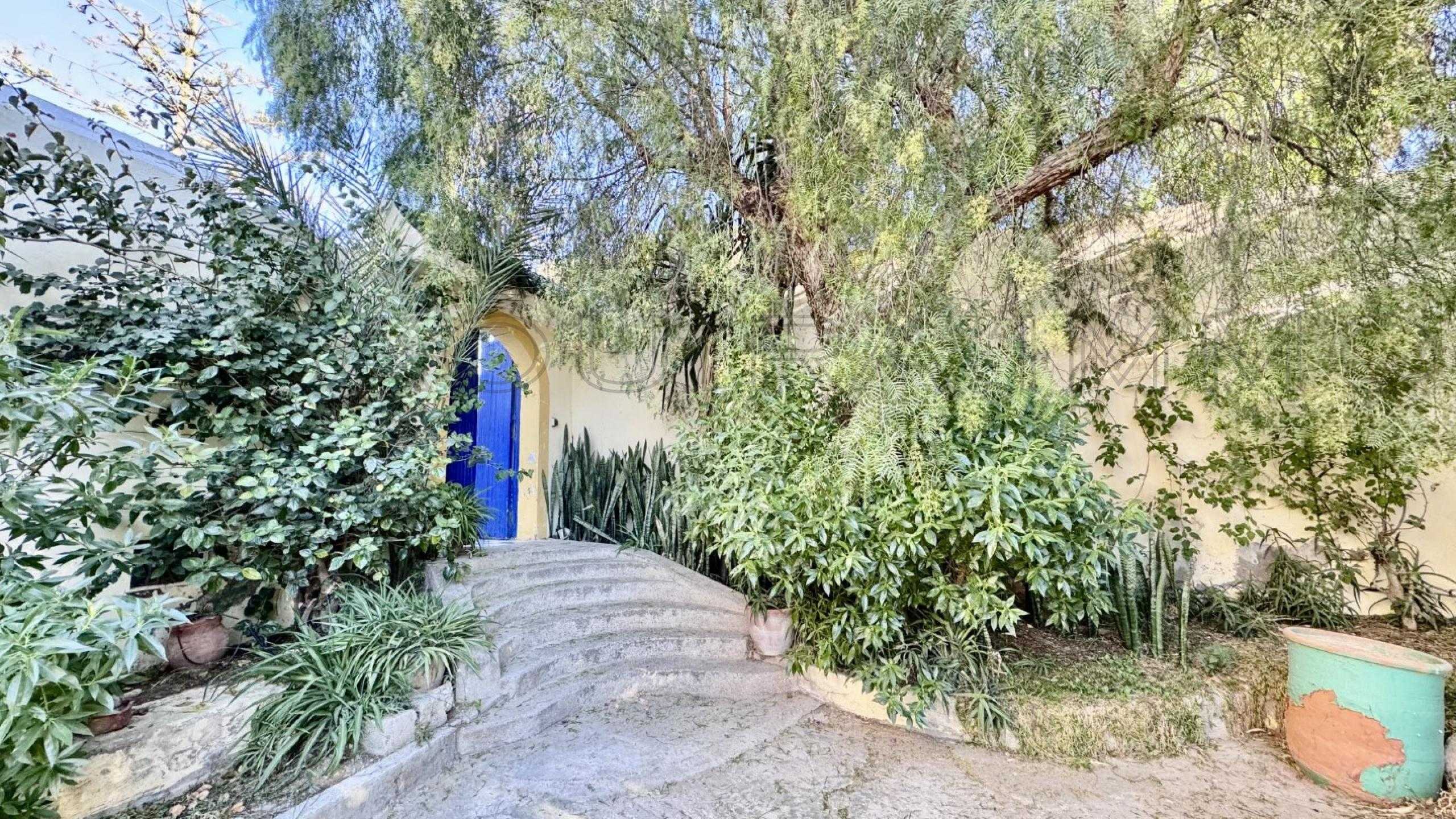 villa de 400 m&sup2; sur un terrain de 1,200 m&sup2;