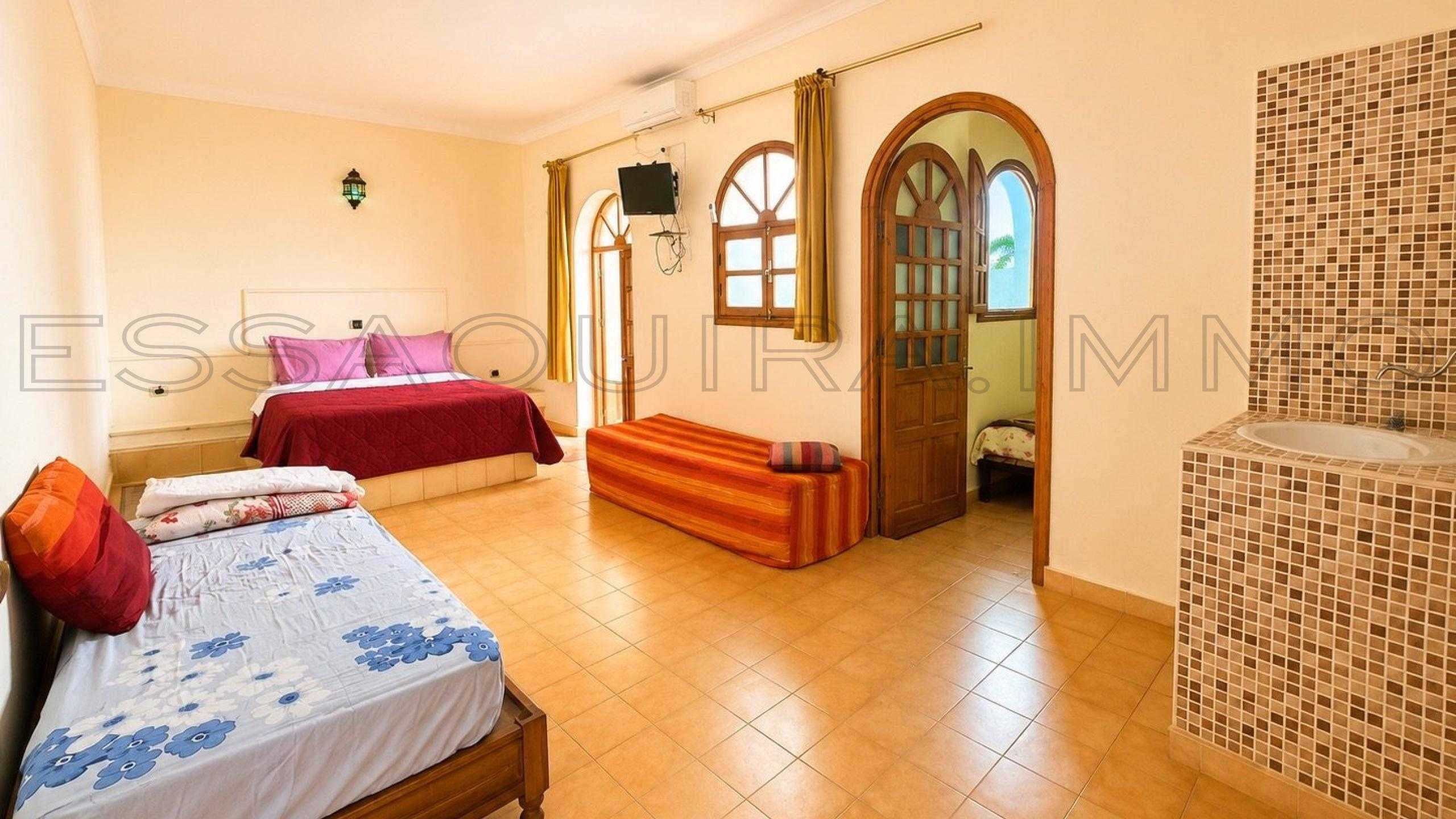 villa avec 8 chambres et 7 salles de bain