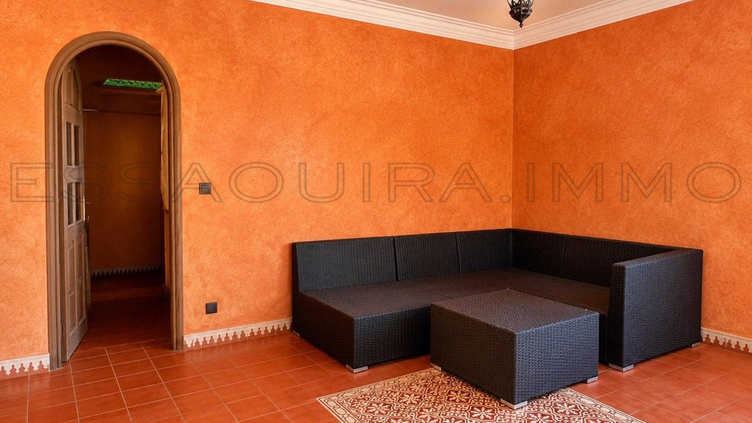 villa avec balcon