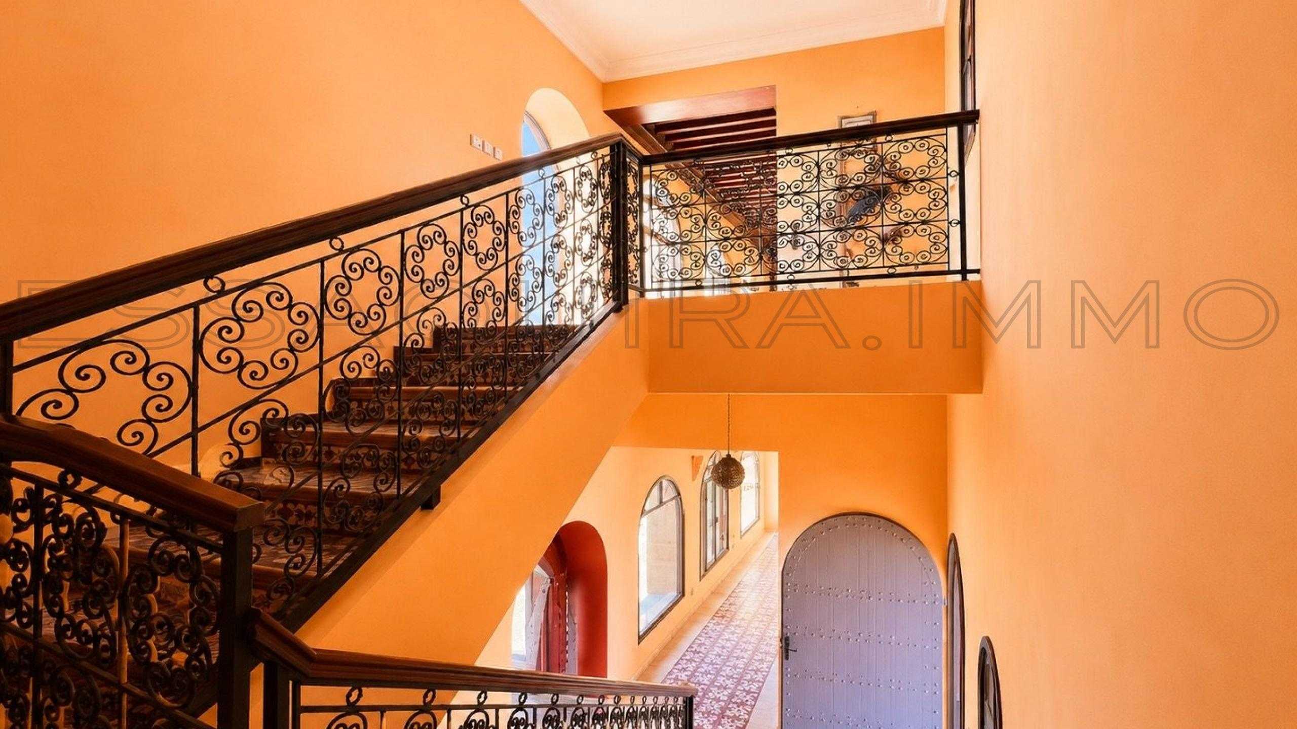 villa avec parking